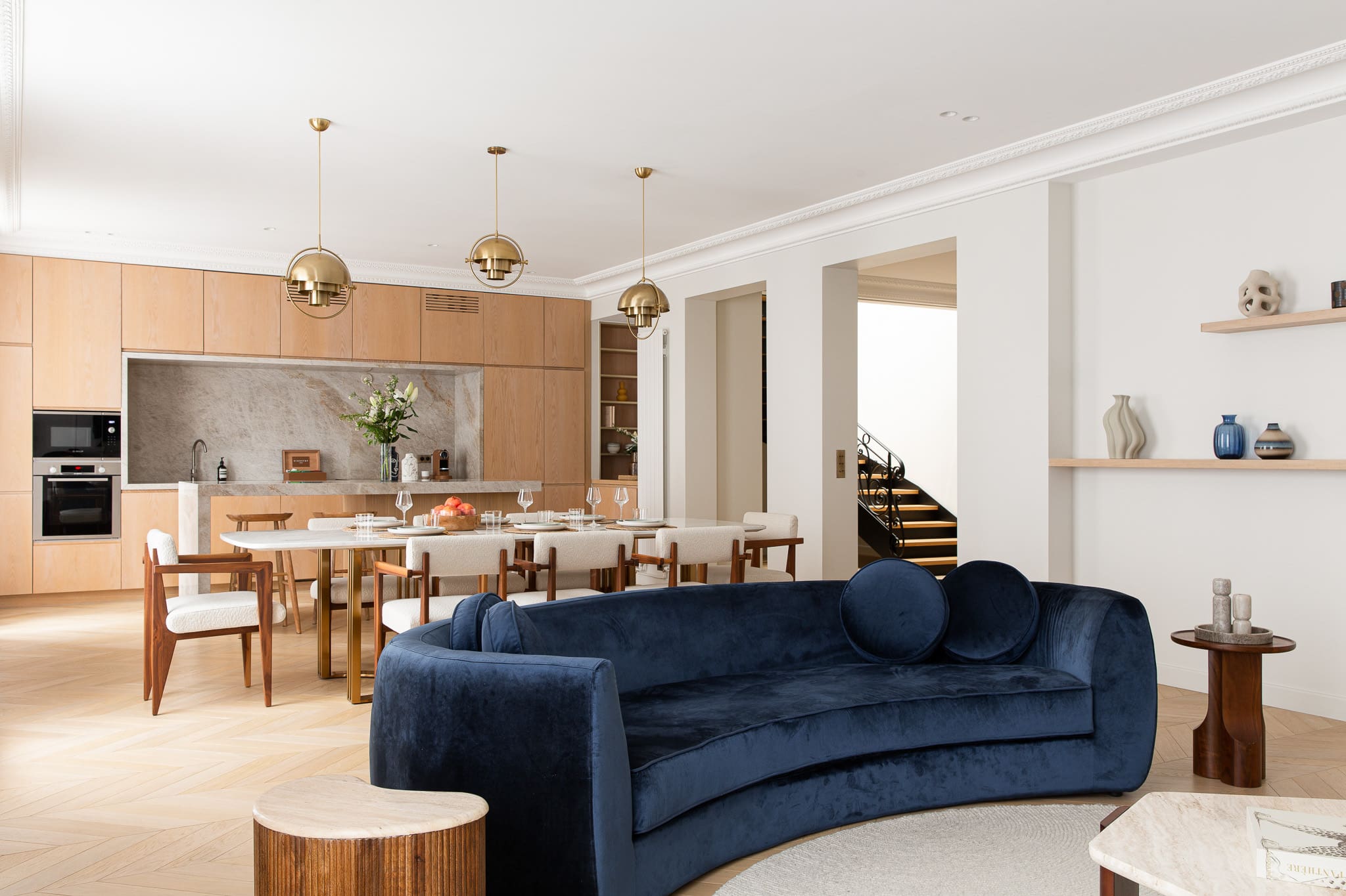 Château Berri Paris: Elegant 2-Bedroom Luxury Apartment with Family-Friendly Features, Paris