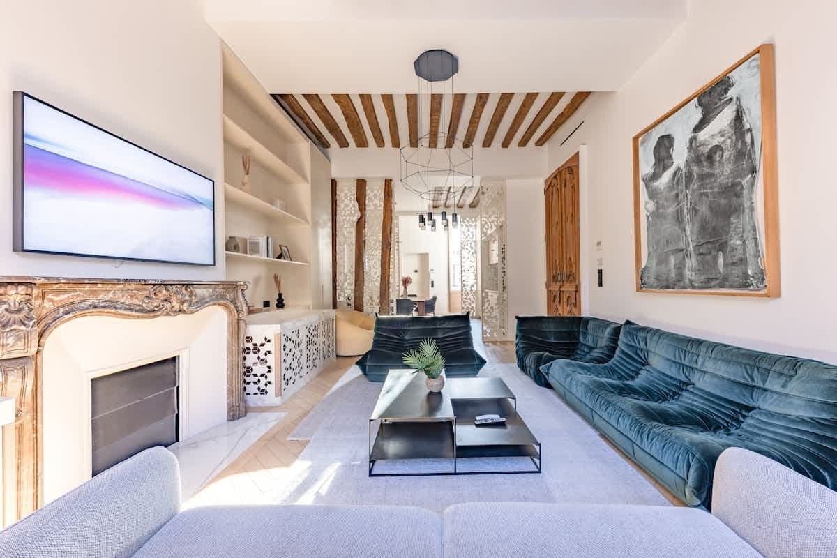 Château Berthollet Paris: Elegant 2-Bedroom Luxury Apartment in Île Saint Louis, Paris