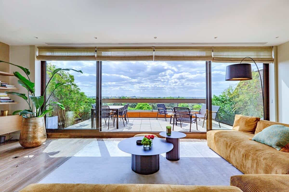 Château Bois Neuilly: Elegant 2-Bedroom Townhouse with Private Terrace, Neuilly-sur-Seine