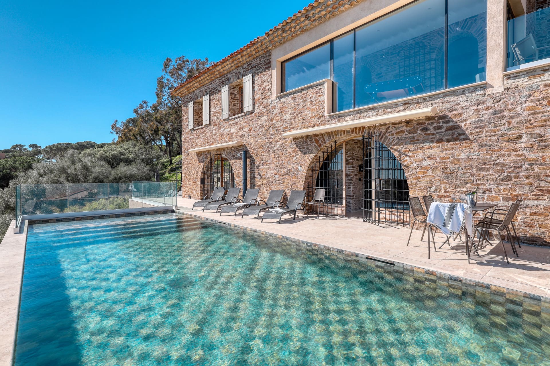 Château Bregançon Toulon: Luxurious 6-Bedroom Villa with Stunning Seaview and Pool, Saint-Tropez