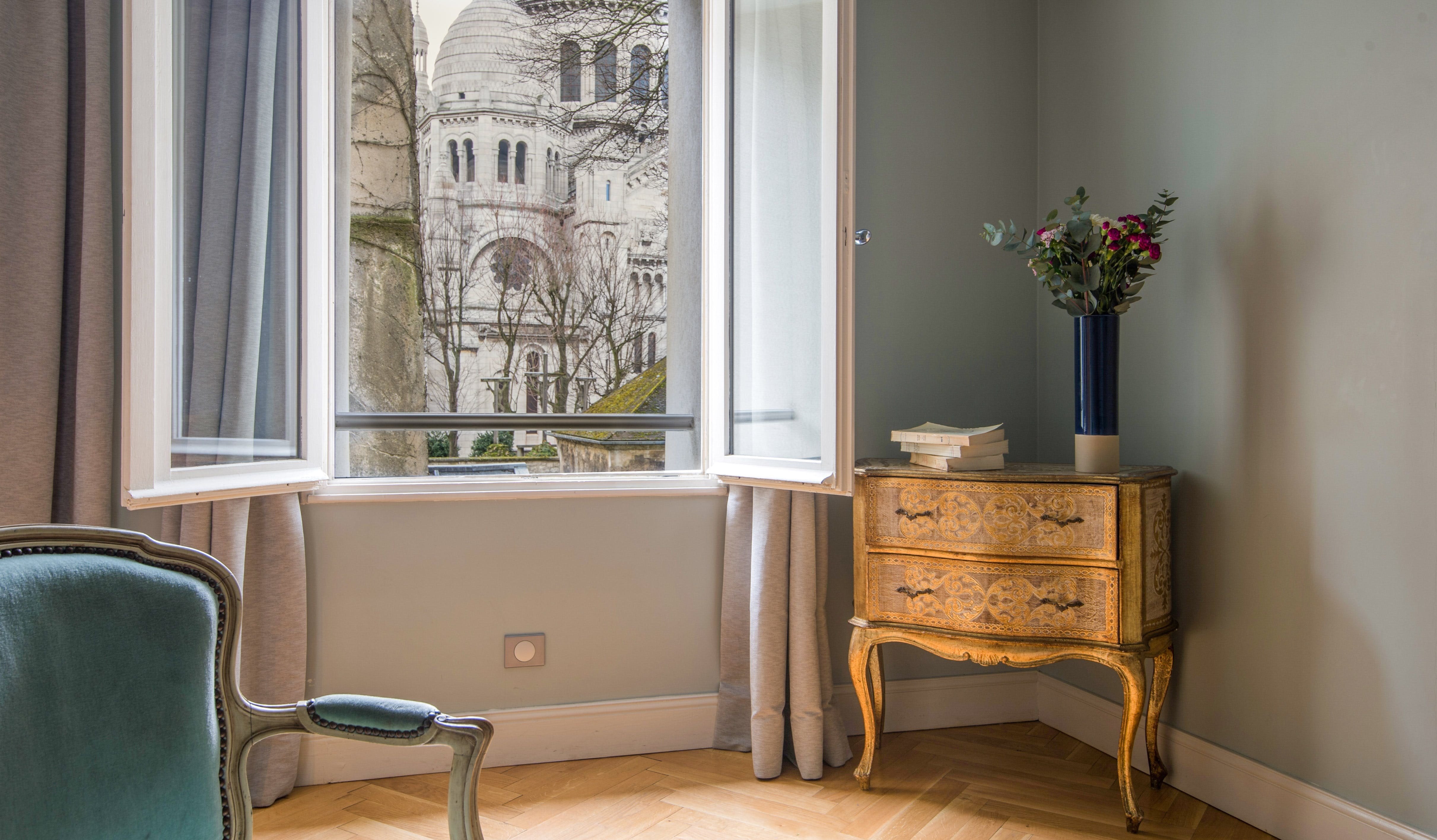 Château Butte Montmartre Montmartre Sacré-Coeur 3: Luxury 3-Bedroom Townhouse with Stunning Views, Montmartre Sacré-Coeur