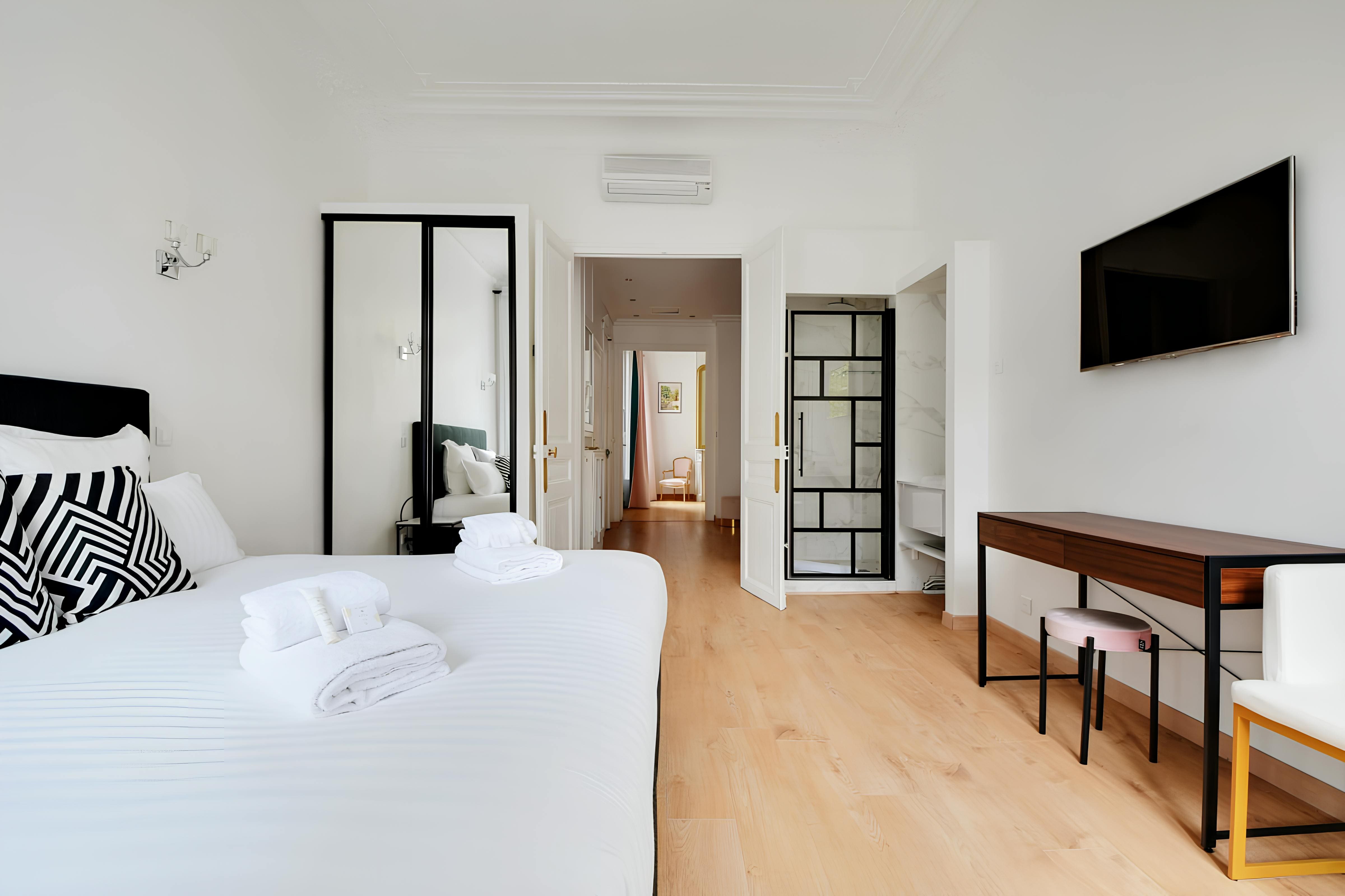 Château Buttes Chaumont Belleville – Buttes Chaumont: Chic 3-Bedroom Apartment with Balcony, Belleville – Buttes Chaumont