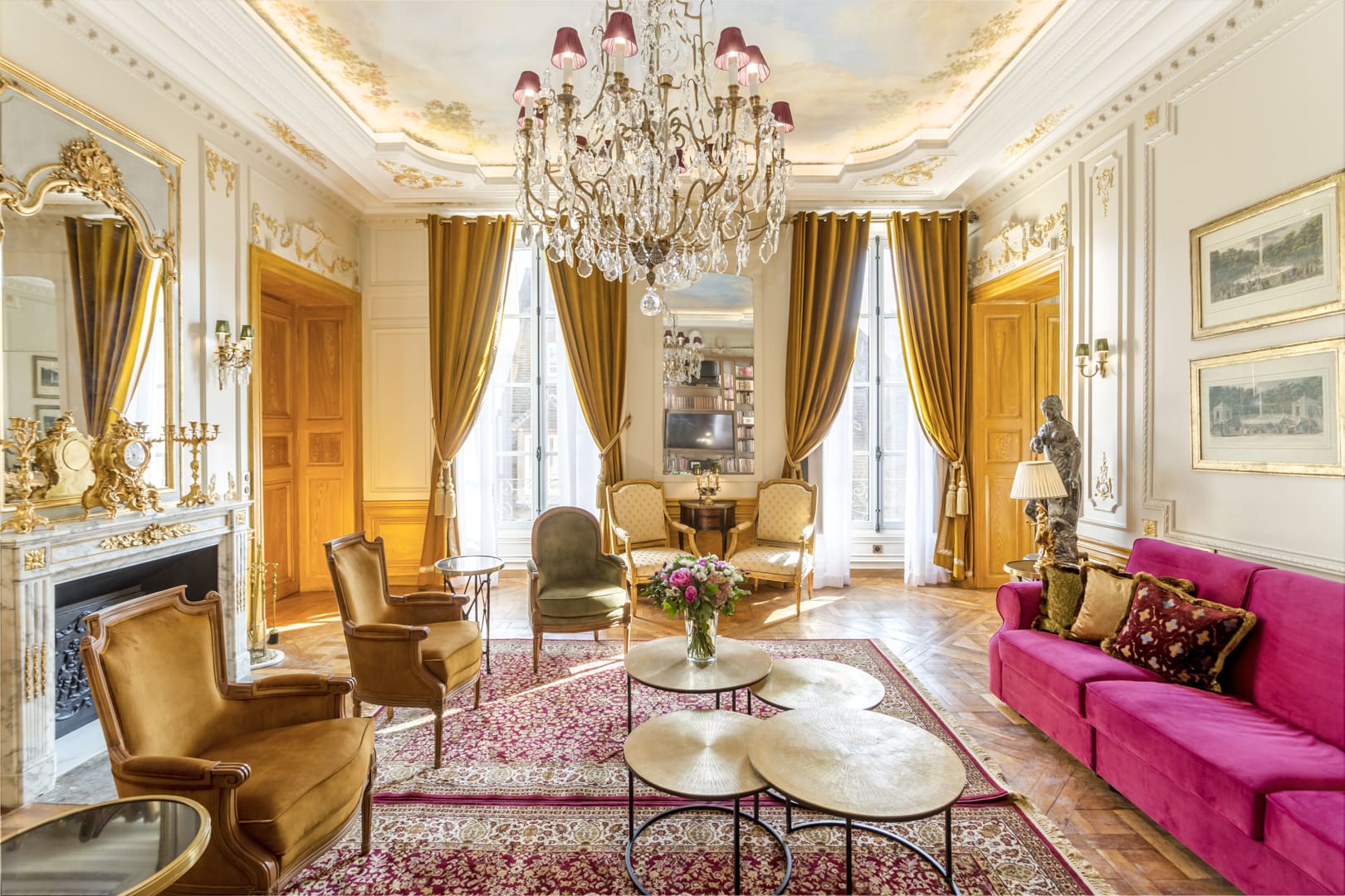 Château Carreau Marais: Spacious 5-Bedroom Luxury Apartment with Elegant Interiors, Paris