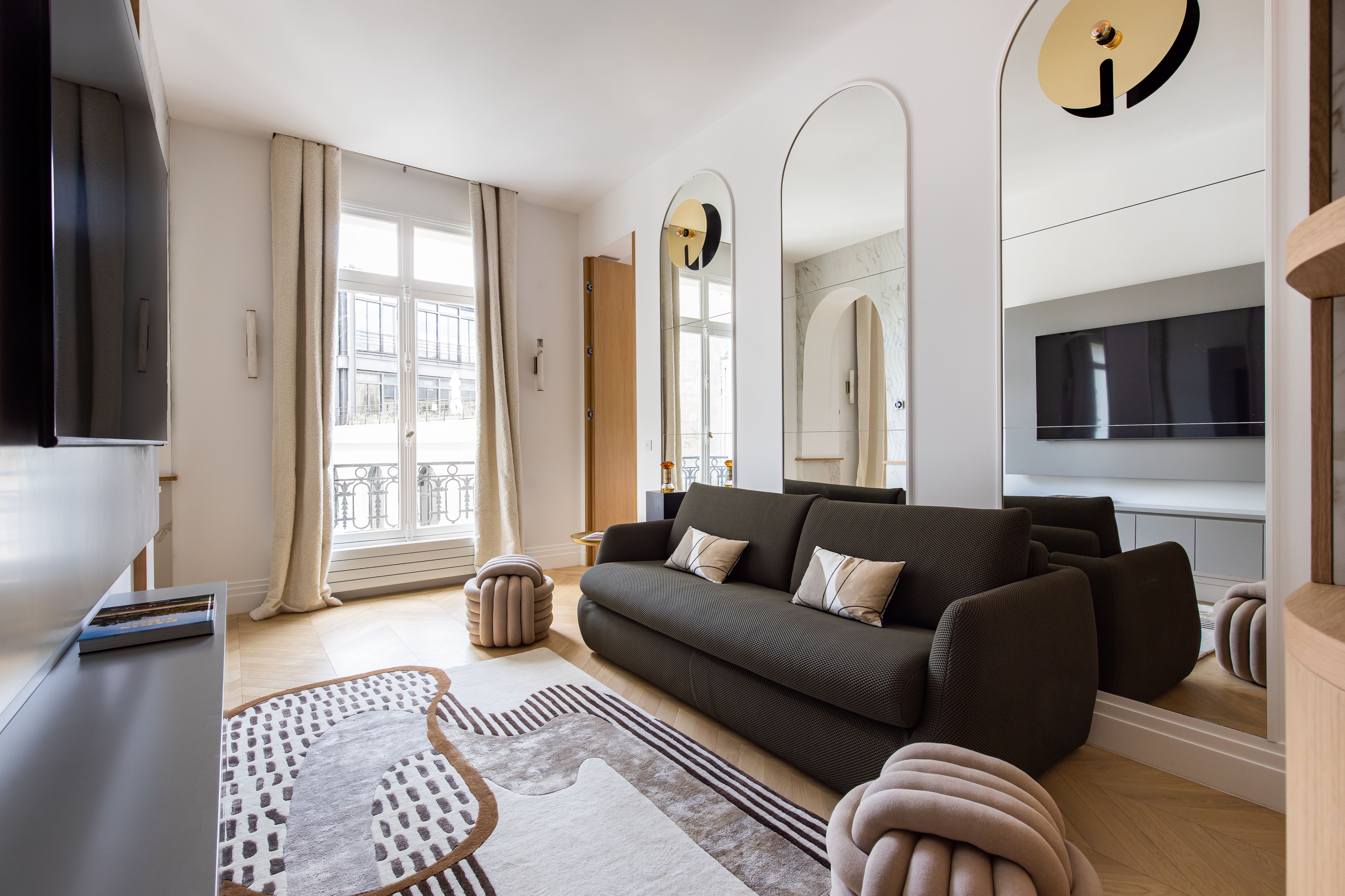 Château Cernuschi Paris: Luxury 2-Bedroom Apartment with Air-Con, Monceau – Ternes, Paris