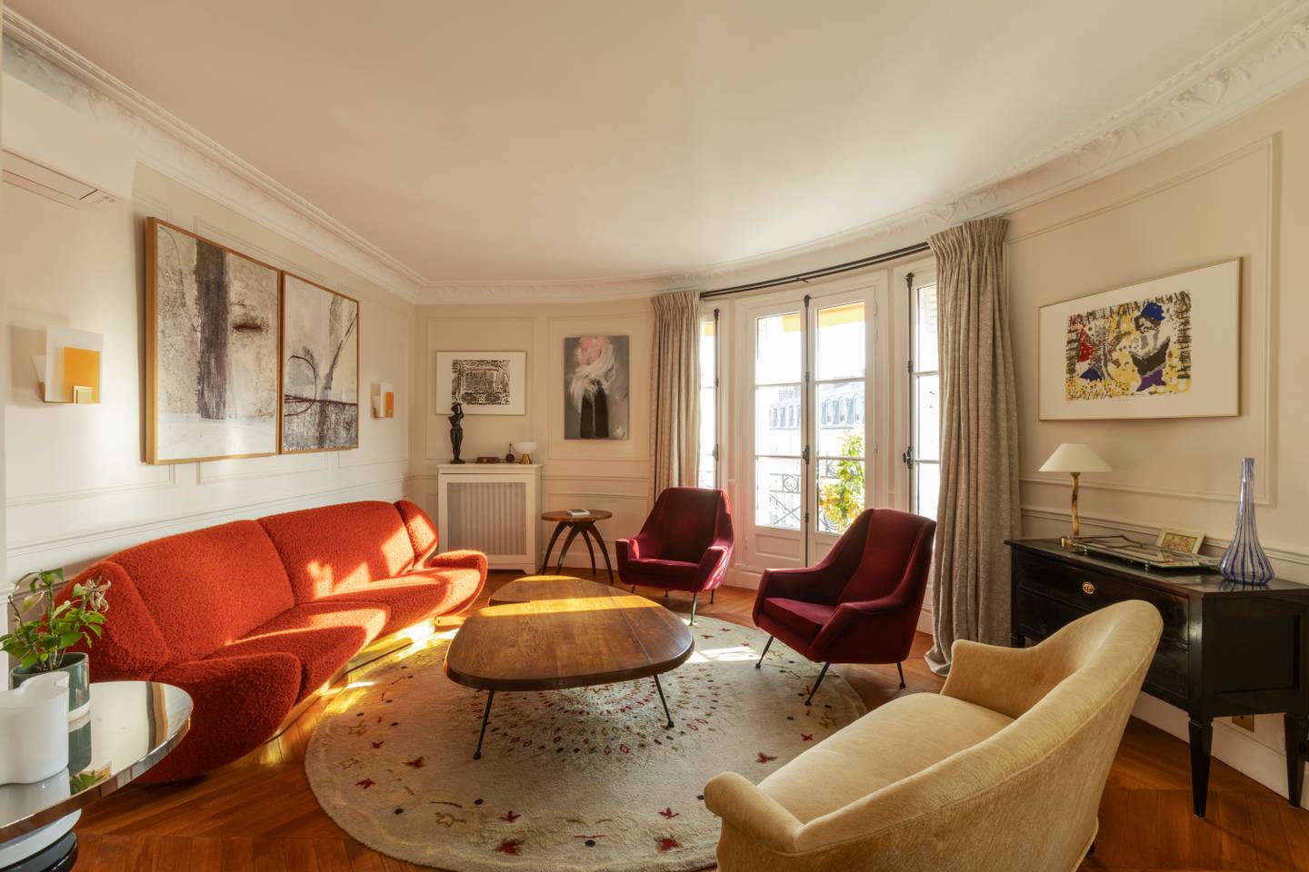 Château Champ-de-Mars Eiffel Tower 8: Elegant 3-Bedroom Apartment with Eiffel Tower Views, Paris