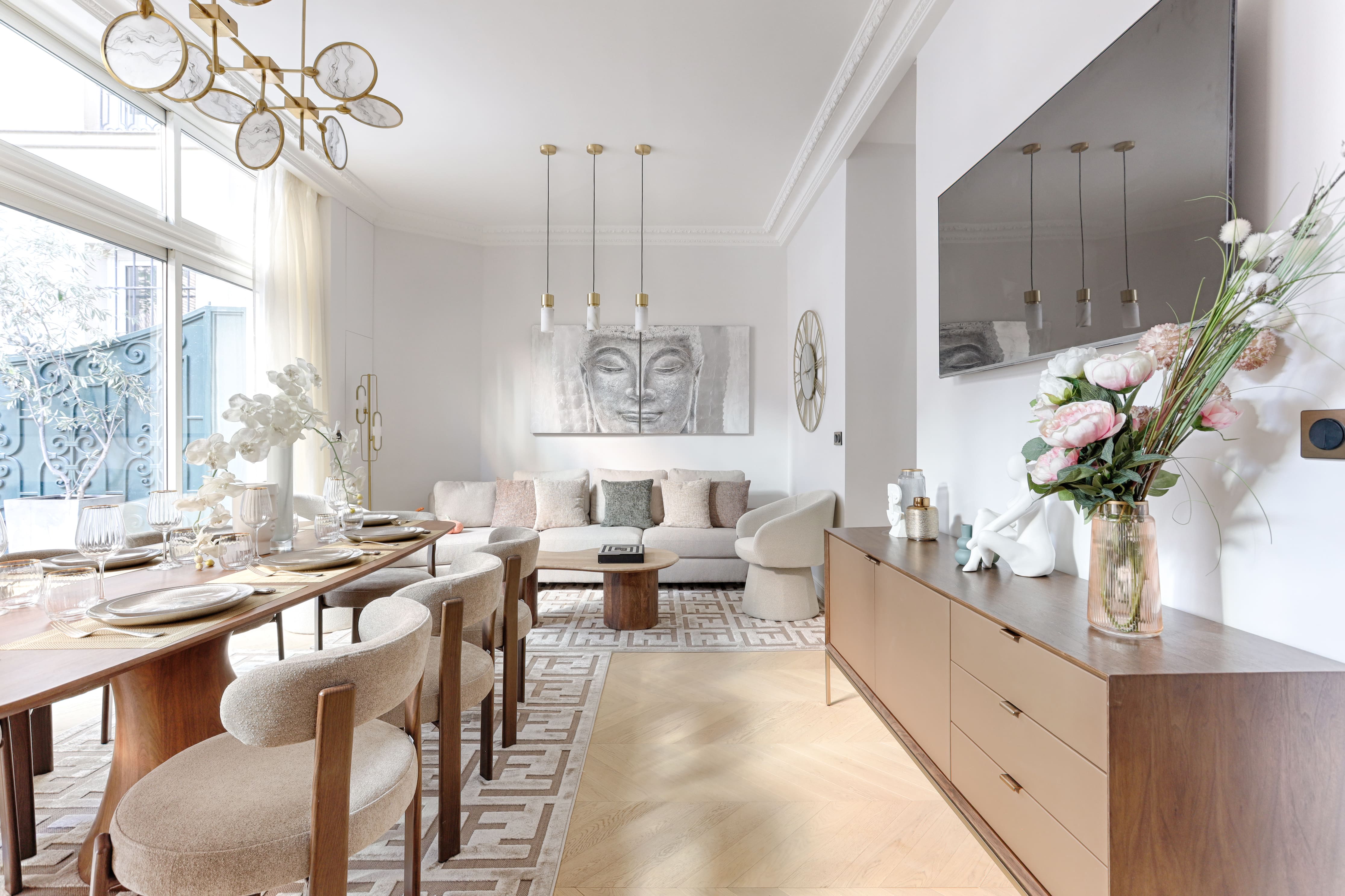 Château Champ Paris: Elegant 4-Bedroom Apartment with Private Courtyard, Paris