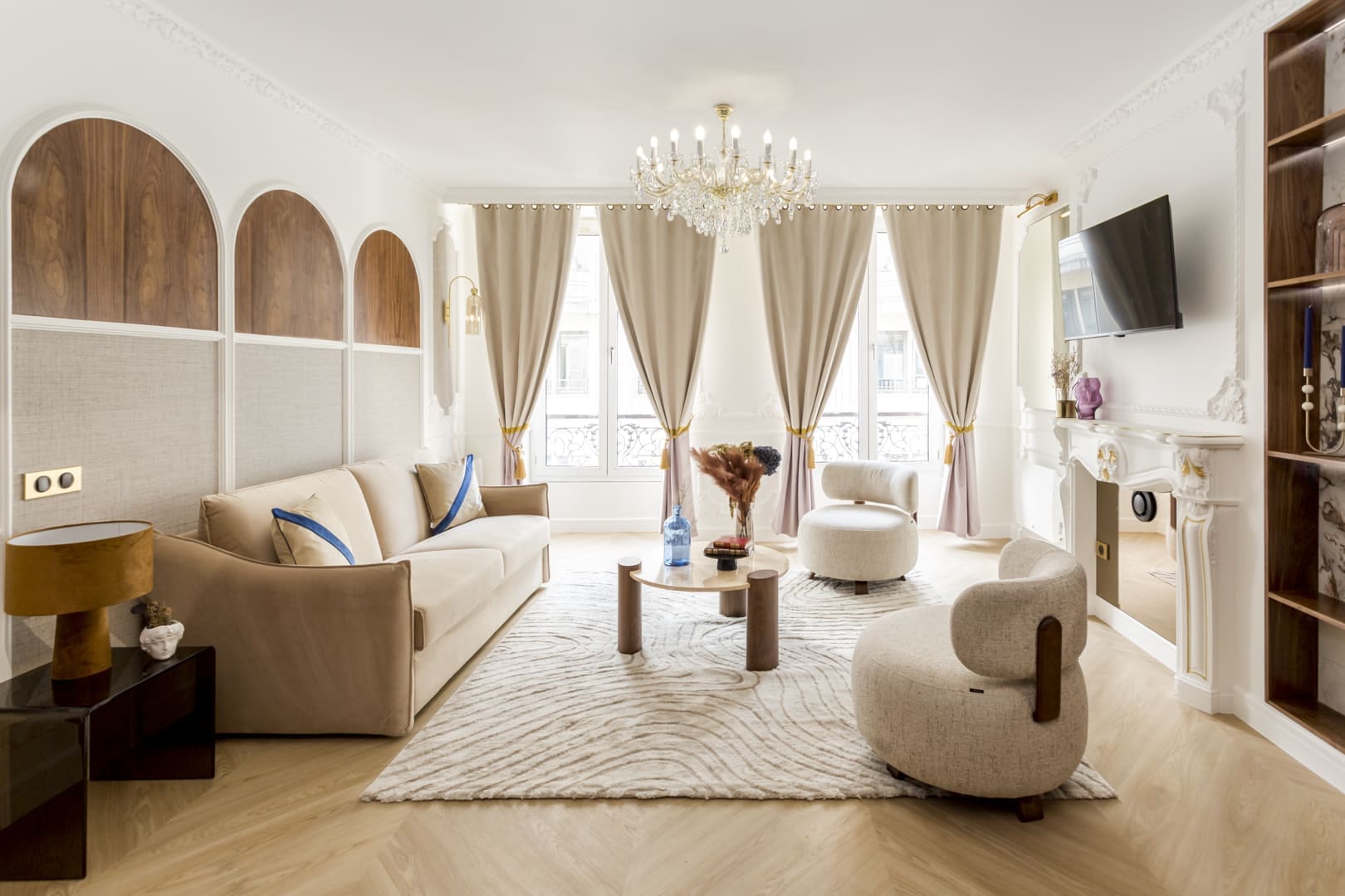Château Ciel Boulevards: Elegant 4-Bedroom Luxury Apartment Perfect for Families, Grands Boulevards