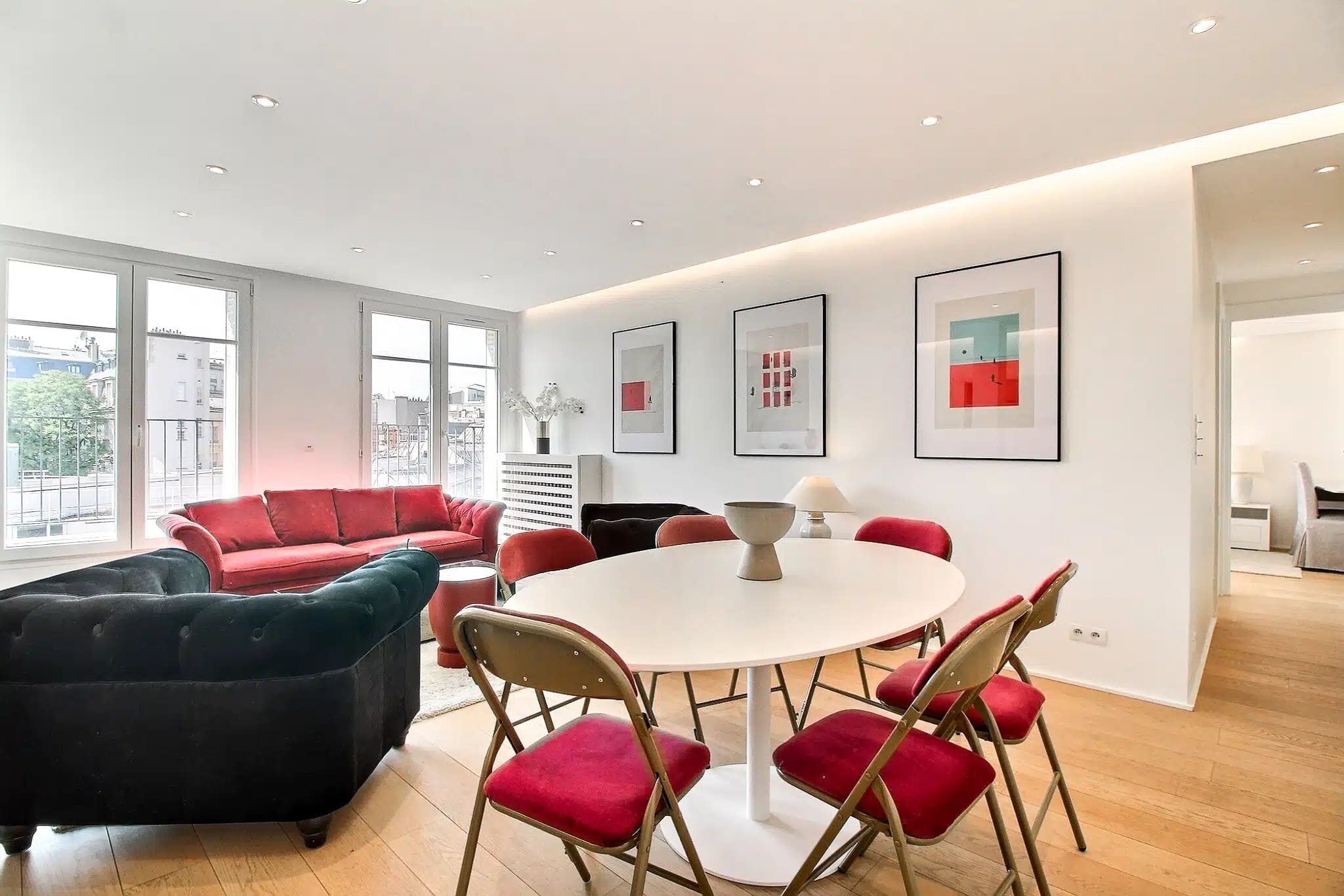 Château Ciel Étoilé: Luxurious 2-Bedroom Apartment with Eiffel Views, Arc de Triomphe – Champs-Élysées