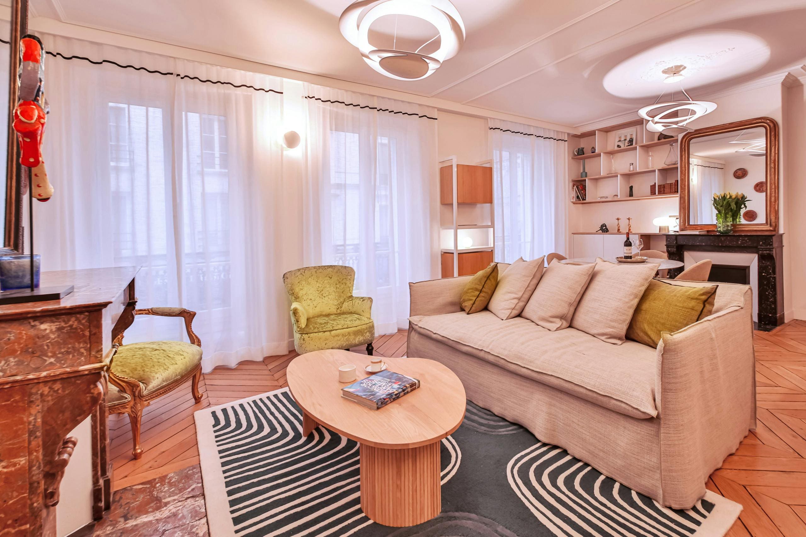 Château Cimetière Montparnasse: Sophisticated 3-Bedroom Apartment for Families and Remote Work, Paris