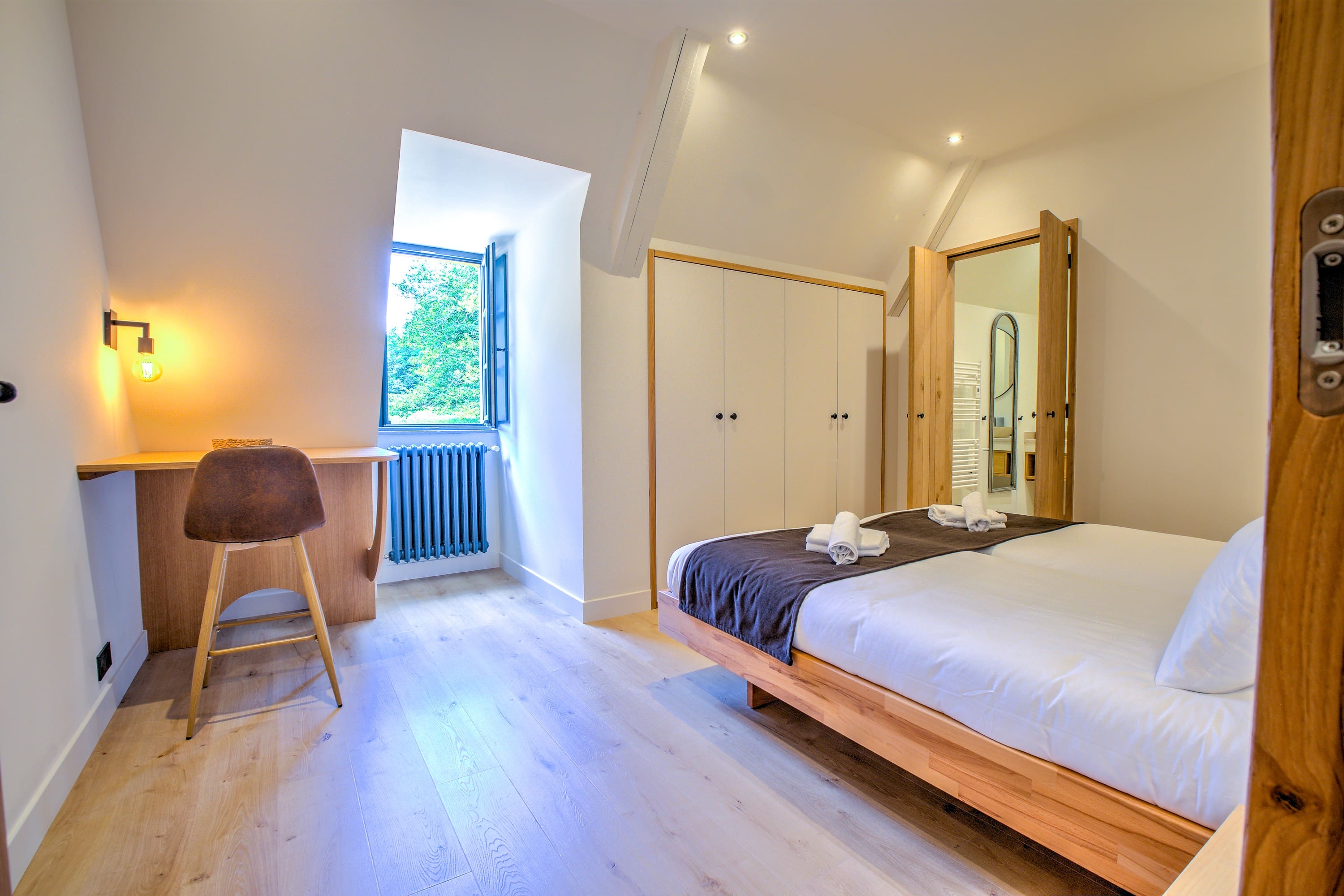 Château Cingle Dordogne Dordogne: Opulent 7-Bedroom Manor with Heated Pool and Countryside Views, Dordogne