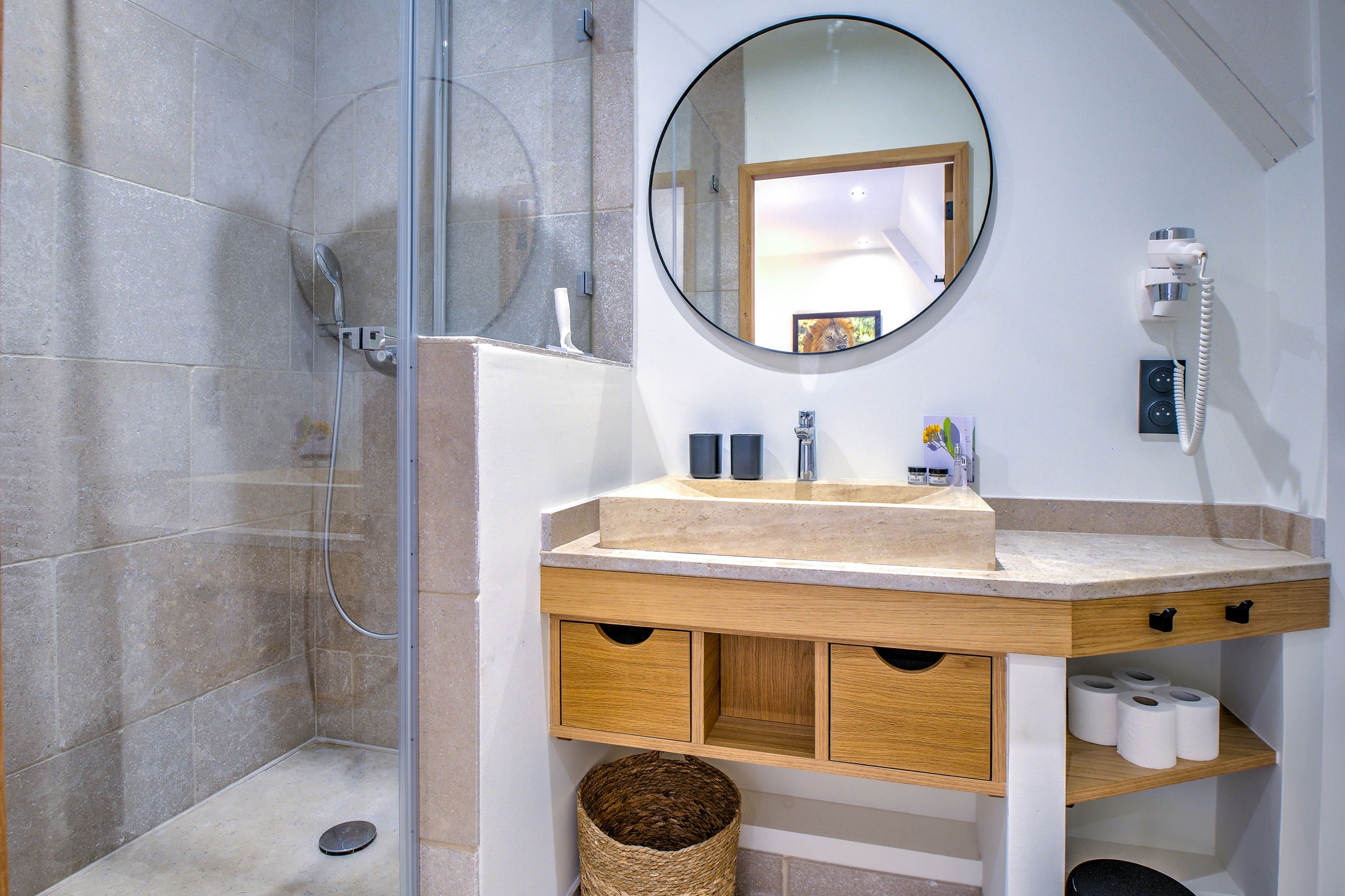 Château Cingle Dordogne Dordogne: Opulent 7-Bedroom Manor with Heated Pool and Countryside Views, Dordogne