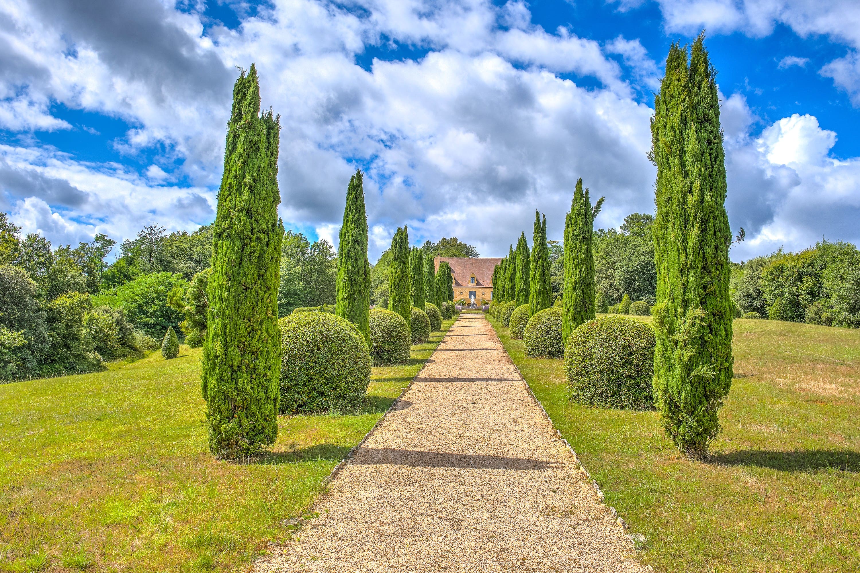 Château Cingle Dordogne Dordogne: Opulent 7-Bedroom Manor with Heated Pool and Countryside Views, Dordogne