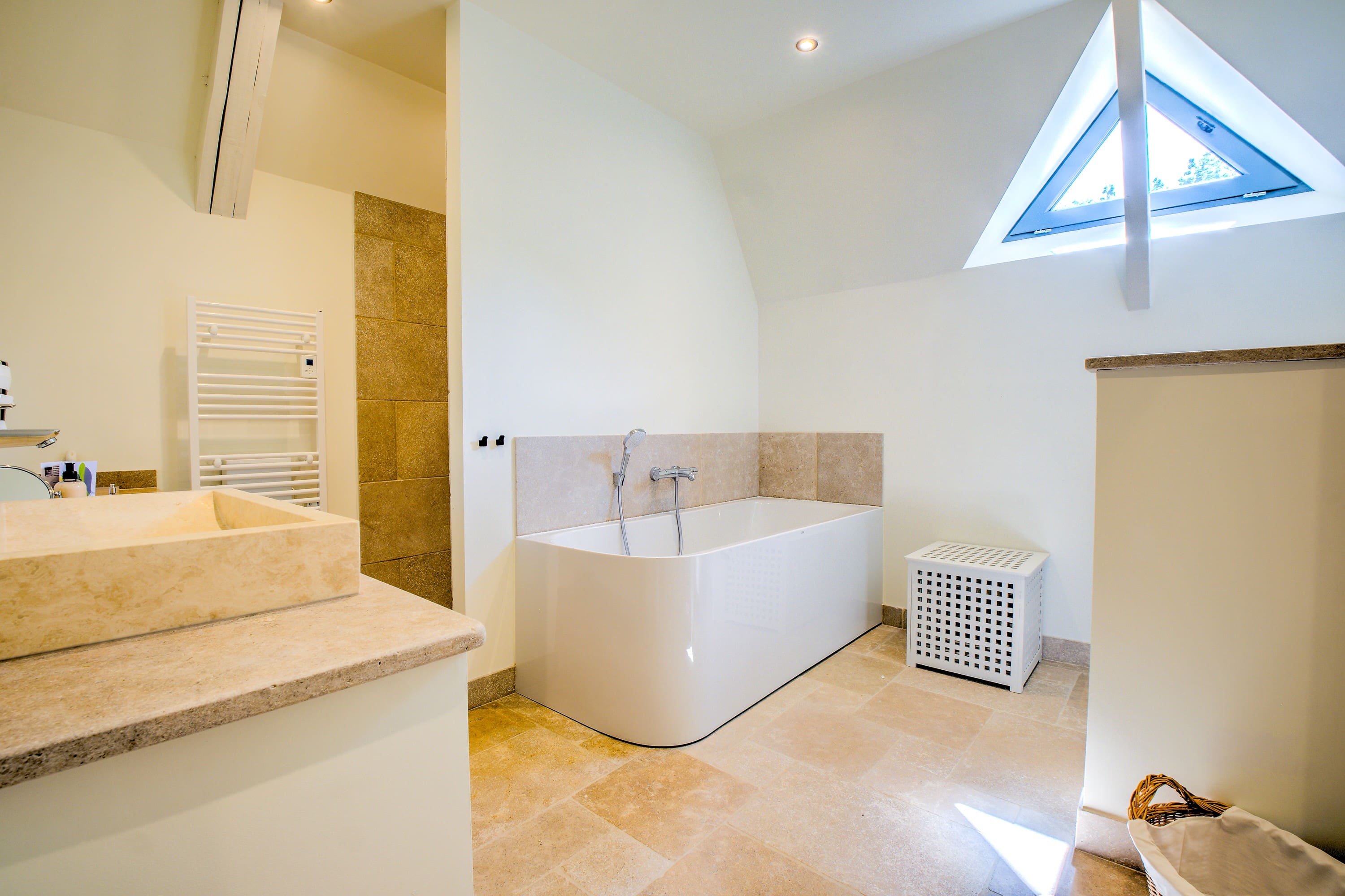 Château Cingle Dordogne Dordogne: Opulent 7-Bedroom Manor with Heated Pool and Countryside Views, Dordogne