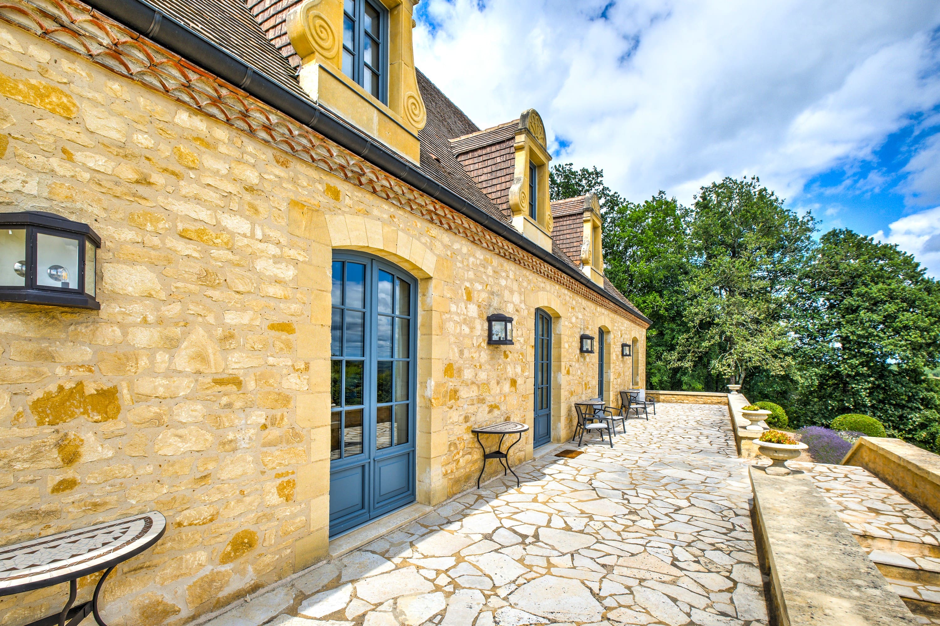 Château Cingle Dordogne Dordogne: Opulent 7-Bedroom Manor with Heated Pool and Countryside Views, Dordogne