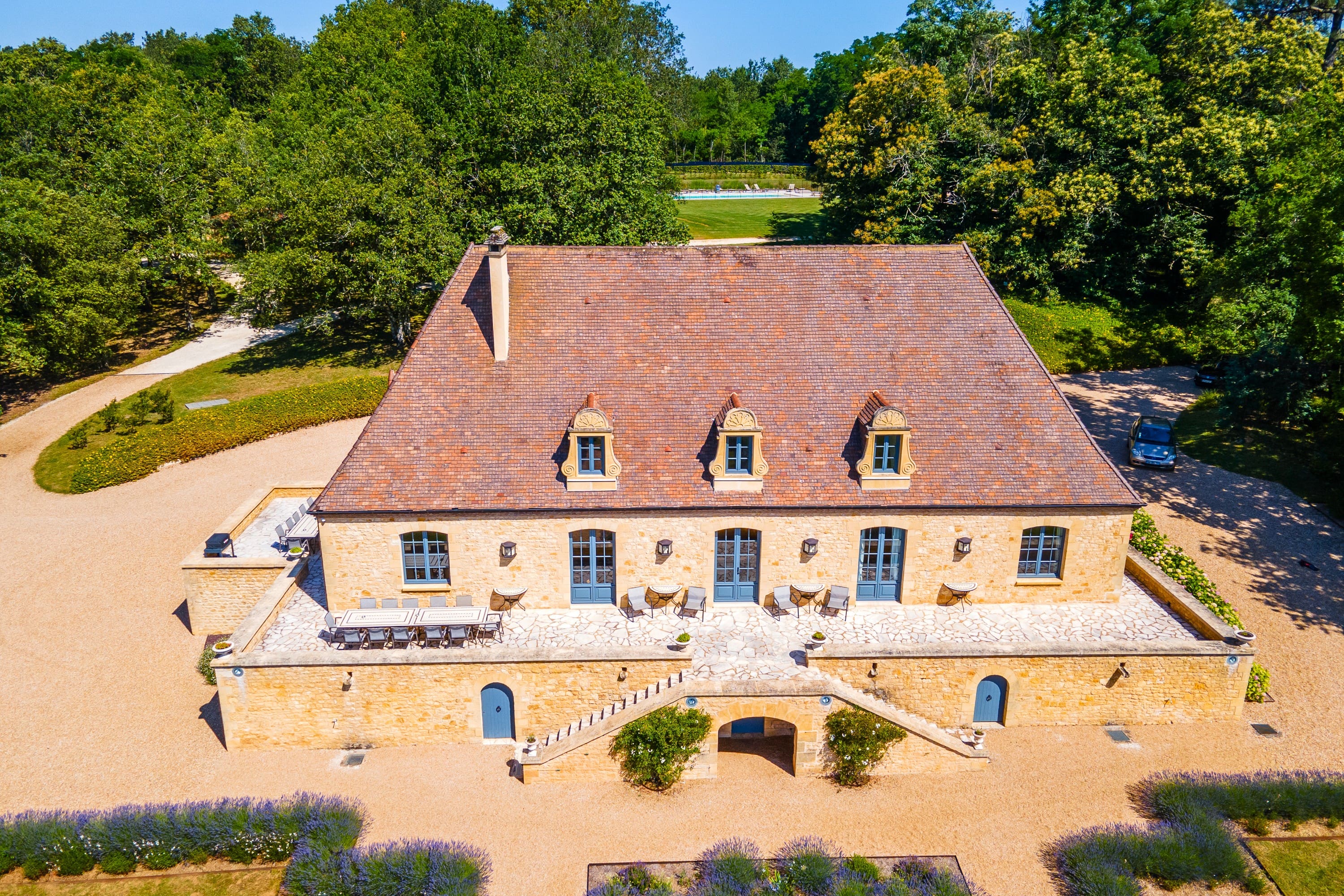 Château Cingle Dordogne Dordogne: Opulent 7-Bedroom Manor with Heated Pool and Countryside Views, Dordogne