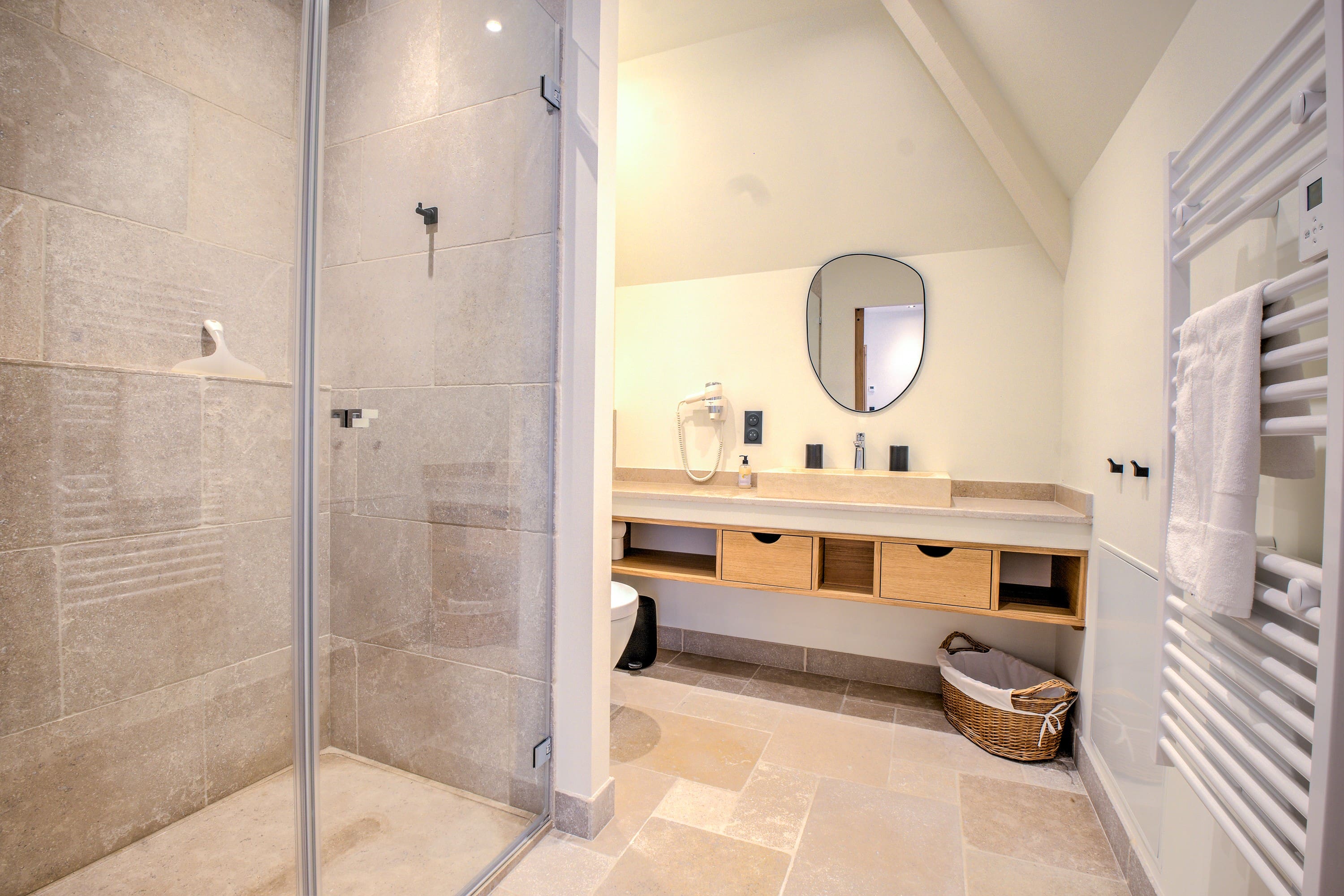 Château Cingle Dordogne Dordogne: Opulent 7-Bedroom Manor with Heated Pool and Countryside Views, Dordogne