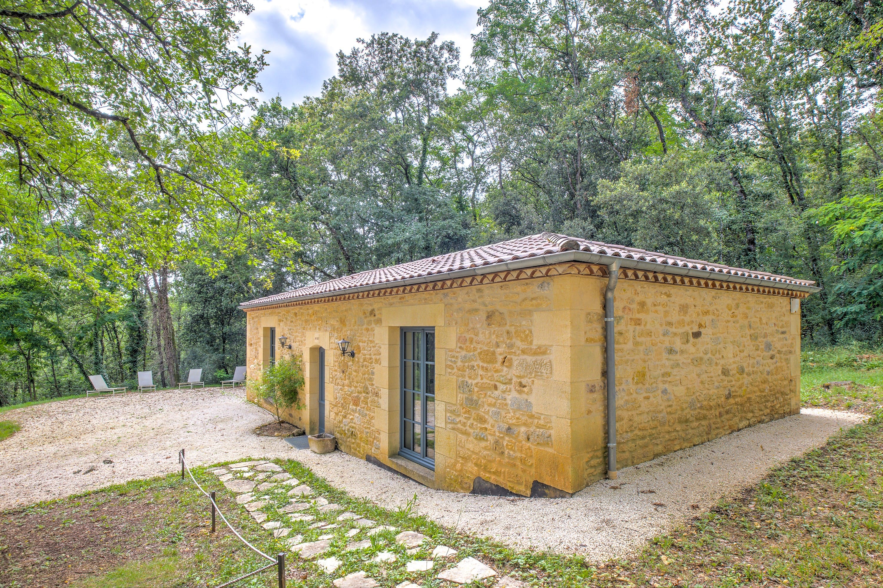 Château Cingle Dordogne Dordogne: Opulent 7-Bedroom Manor with Heated Pool and Countryside Views, Dordogne