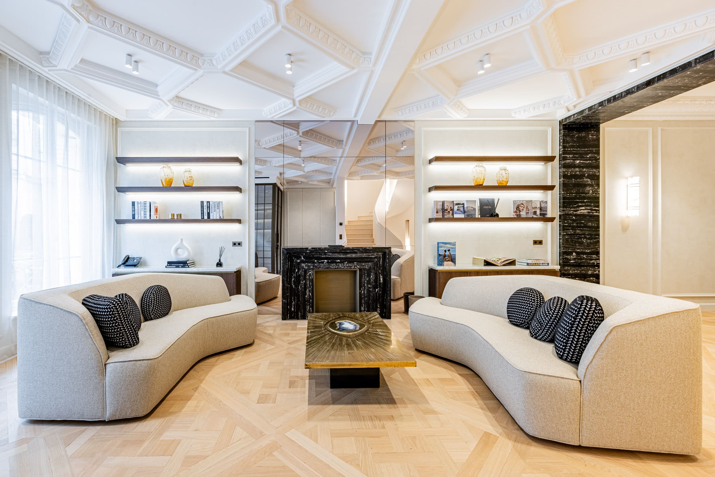 Château Cirrus Monceau: Luxury 5-Bedroom Apartment with Hot Tub, Paris Monceau – Ternes