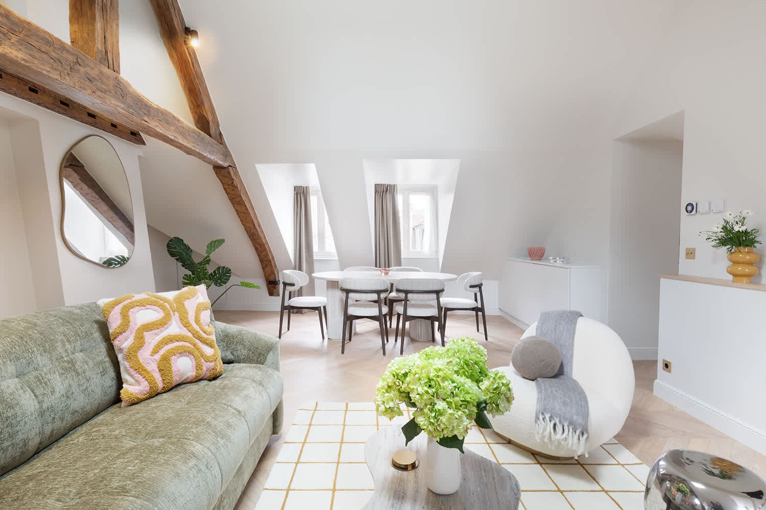 Château Clovis Paris: Elegant 2-Bedroom Apartment with Family-Friendly Amenities, Île de la Cité
