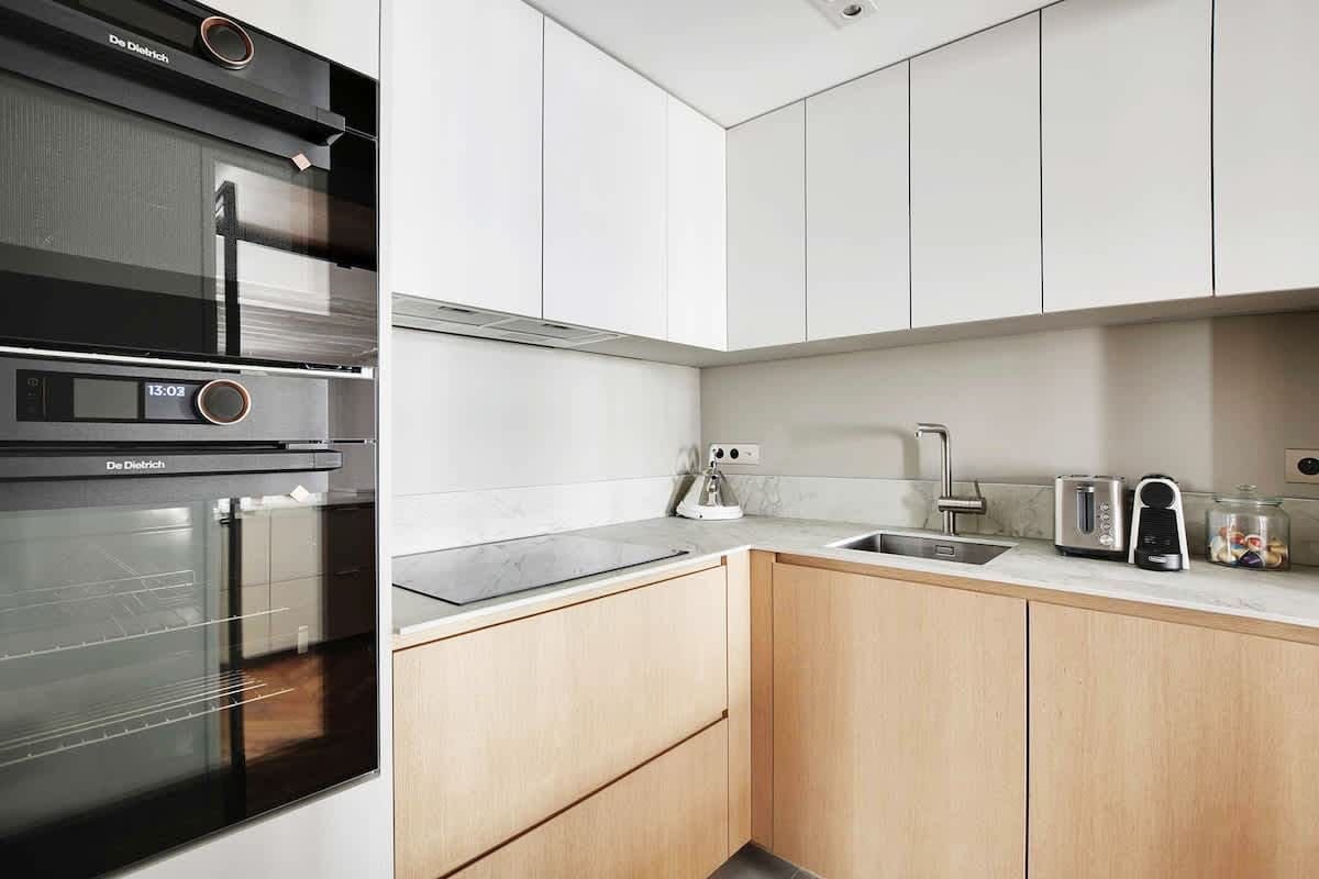 Château Concorde Paris: Elegant 3-Bedroom Apartment with Air Con, Opéra – Madeleine – Grands Magasins