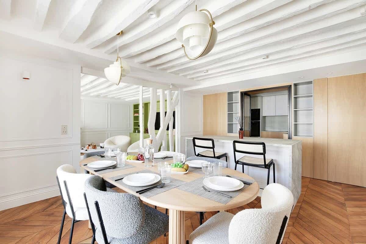 Château Concorde Paris: Elegant 3-Bedroom Apartment with Air Con, Opéra – Madeleine – Grands Magasins