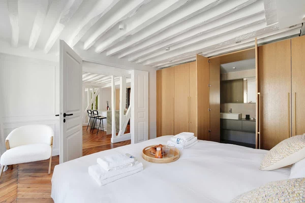 Château Concorde Paris: Elegant 3-Bedroom Apartment with Air Con, Opéra – Madeleine – Grands Magasins