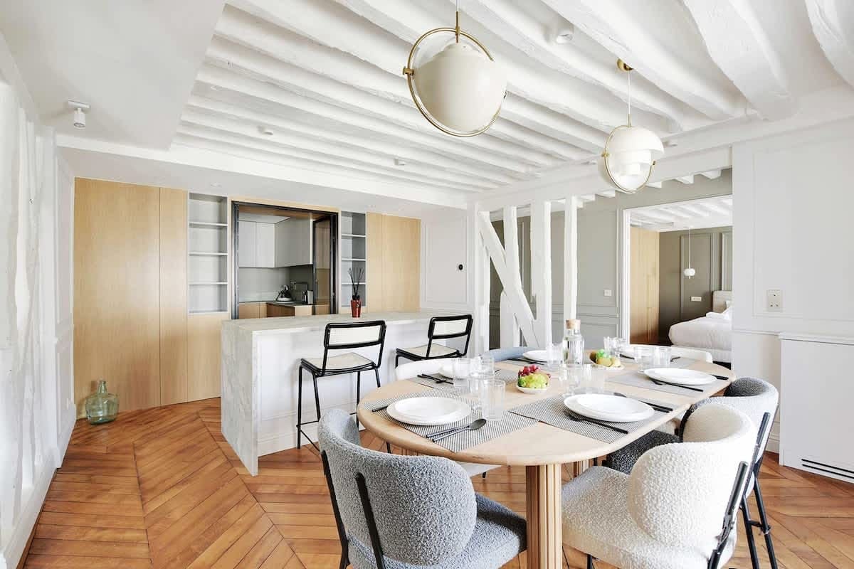 Château Concorde Paris: Elegant 3-Bedroom Apartment with Air Con, Opéra – Madeleine – Grands Magasins
