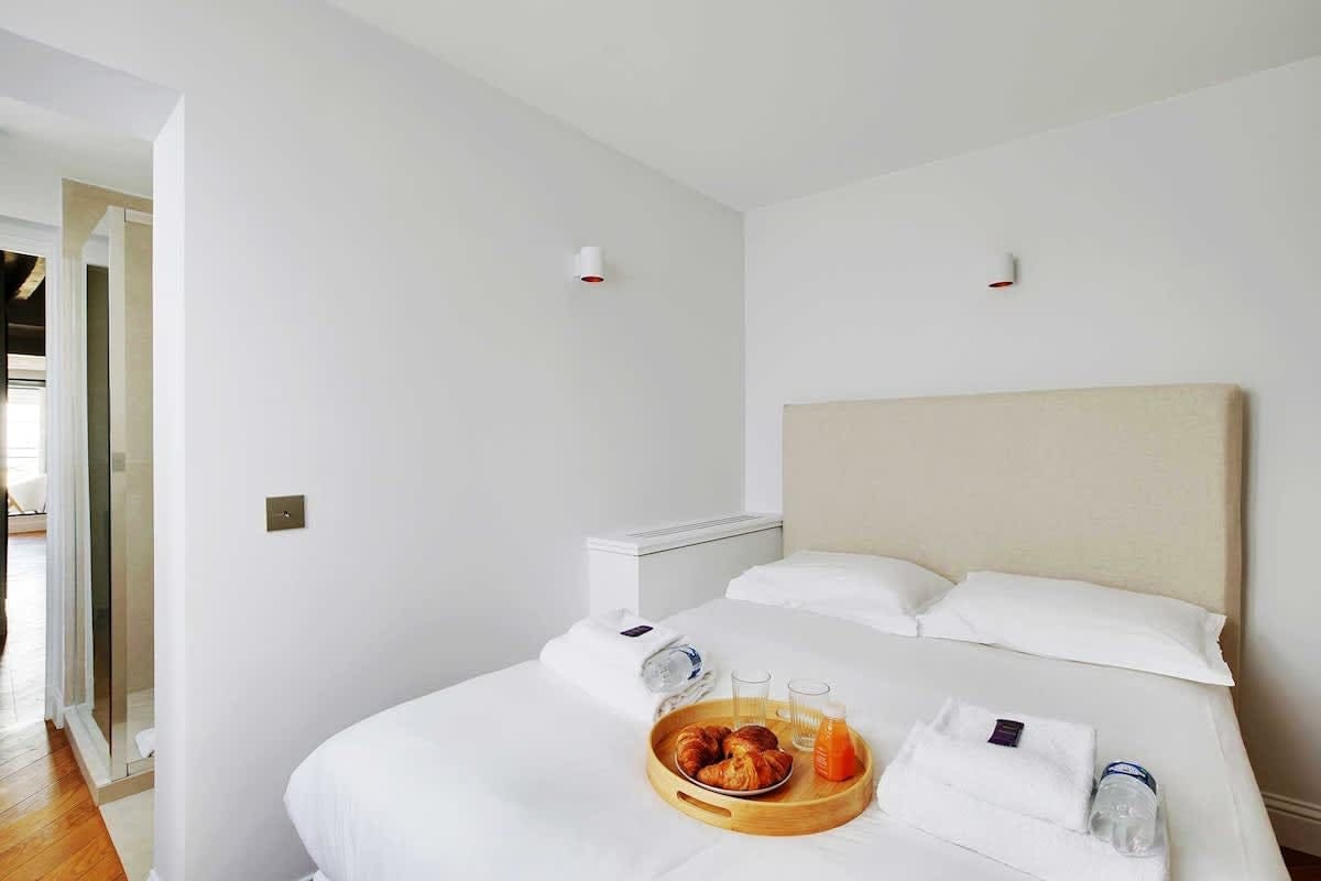 Château Concorde Paris: Elegant 3-Bedroom Apartment with Air Con, Opéra – Madeleine – Grands Magasins