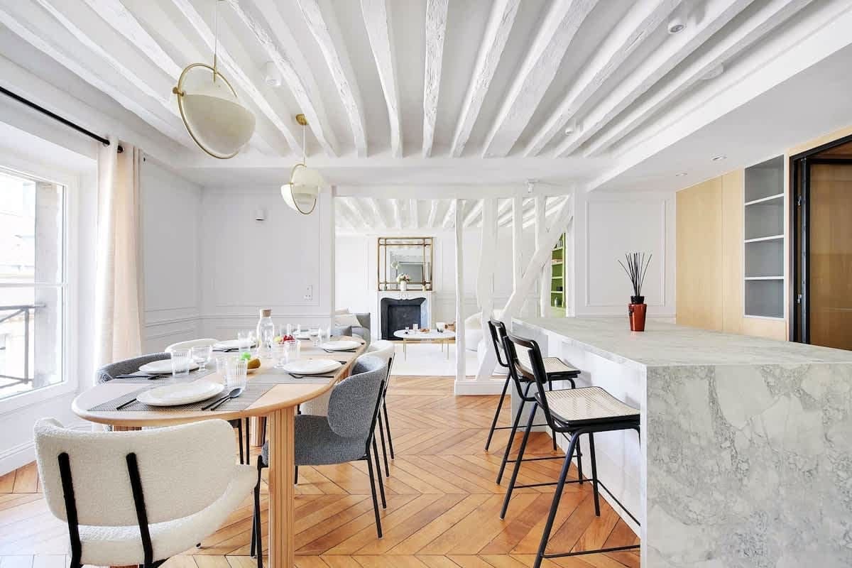 Château Concorde Paris: Elegant 3-Bedroom Apartment with Air Con, Opéra – Madeleine – Grands Magasins