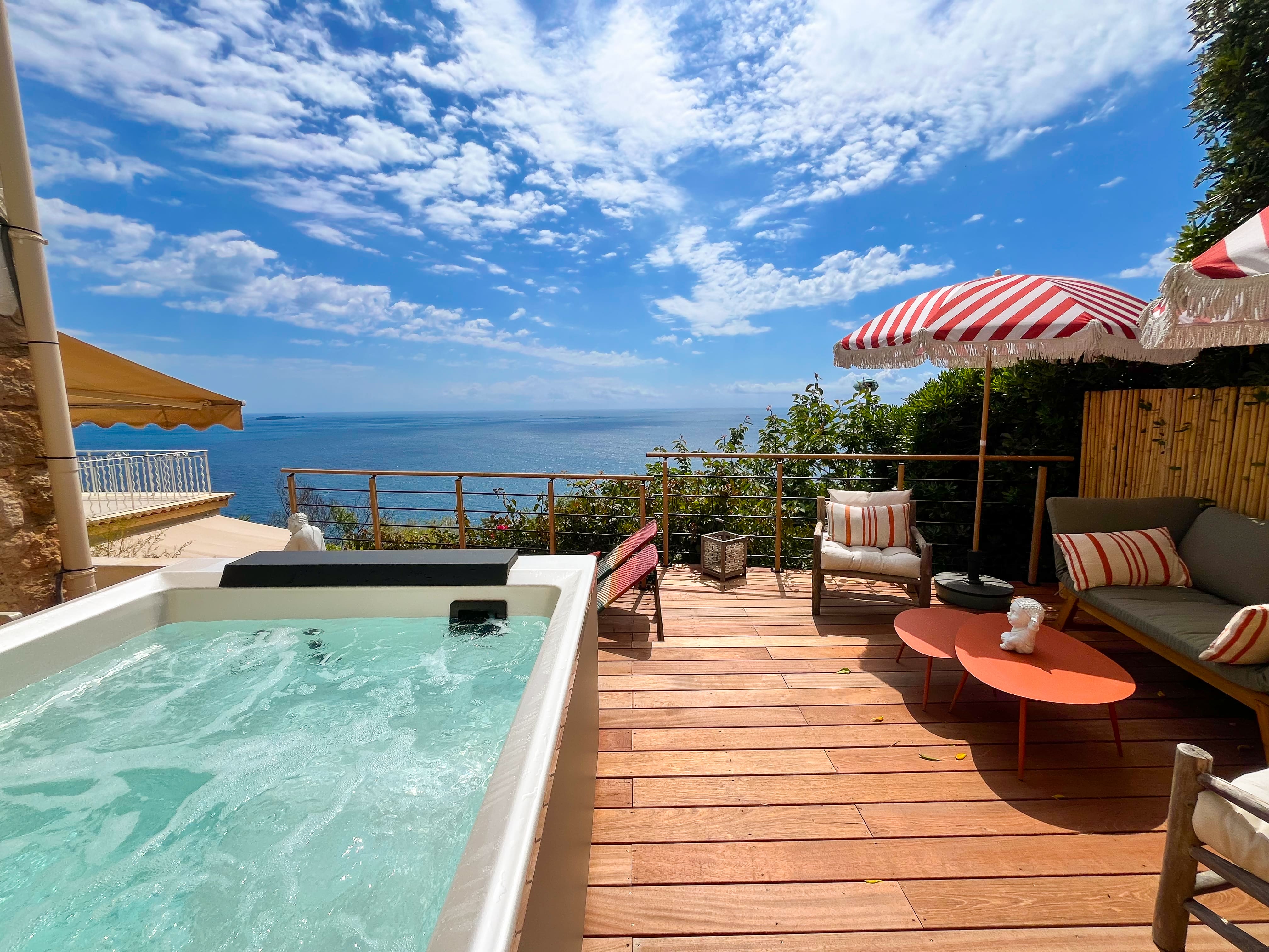 Château Corniche Théoule: Elegant 3-Bedroom Chateau with Hot Tub and Sea Views, French Riviera