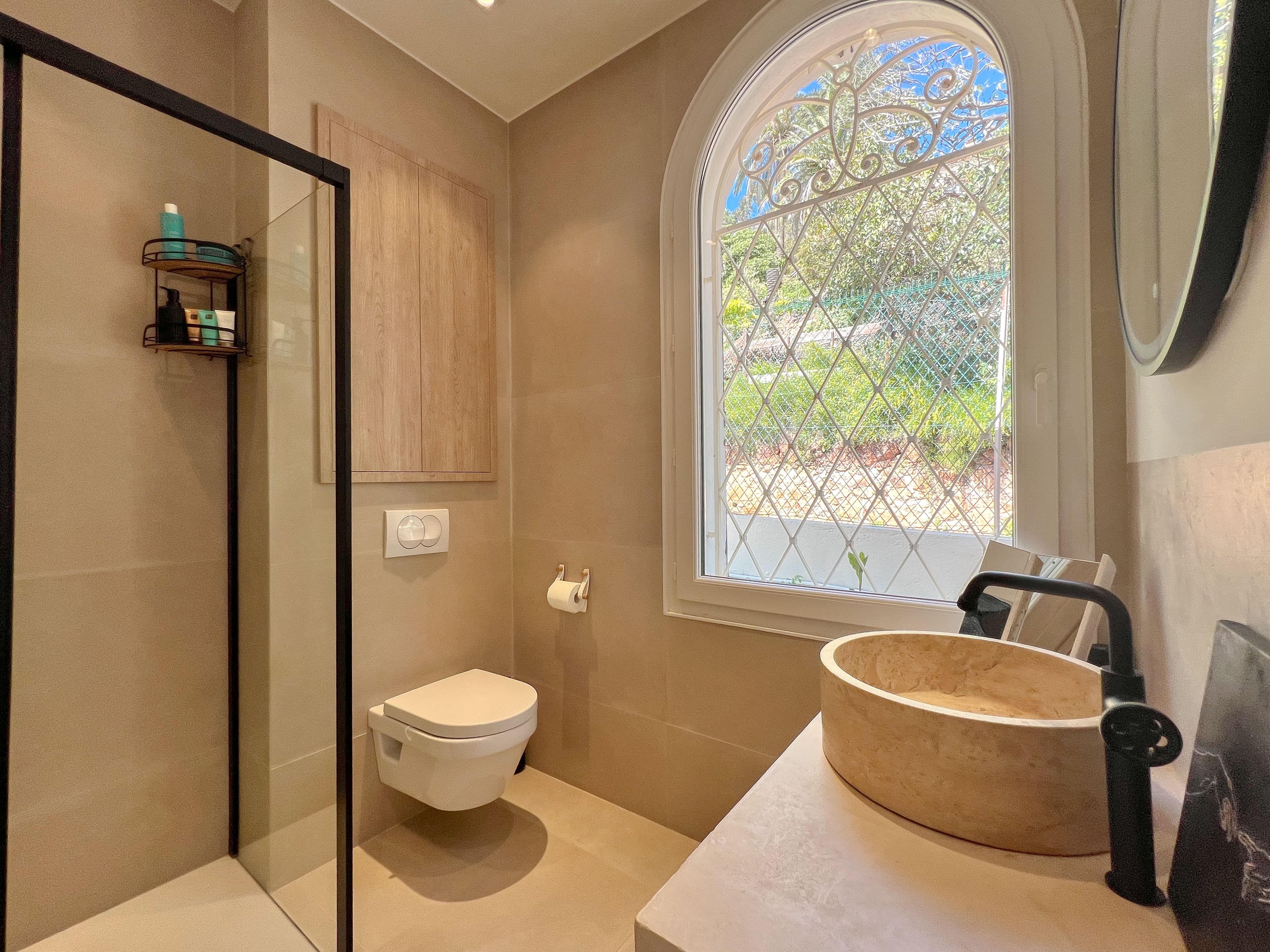 Château Corniche Théoule: Elegant 3-Bedroom Chateau with Hot Tub and Sea Views, French Riviera