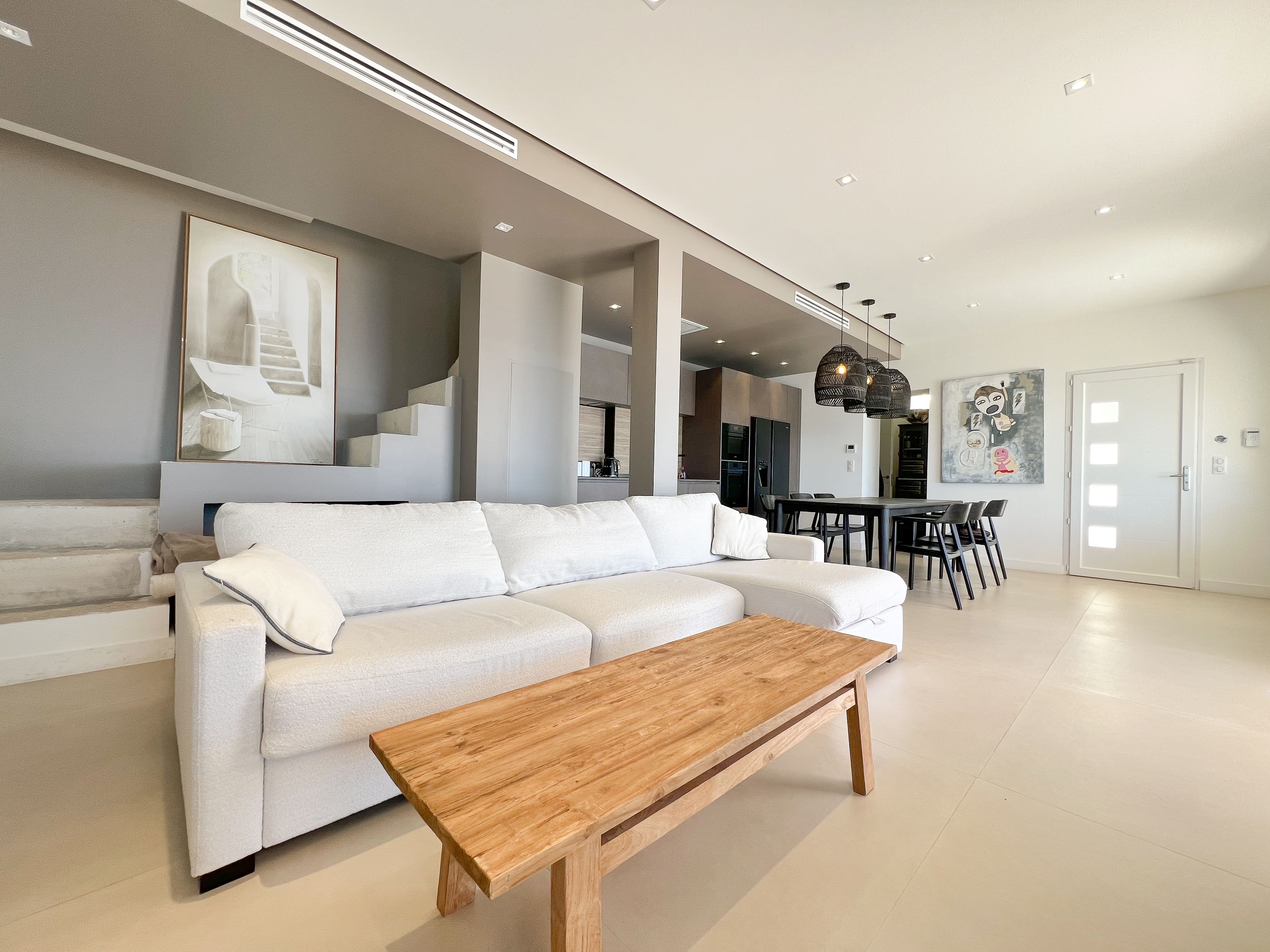 Château Corniche Théoule: Elegant 3-Bedroom Chateau with Hot Tub and Sea Views, French Riviera