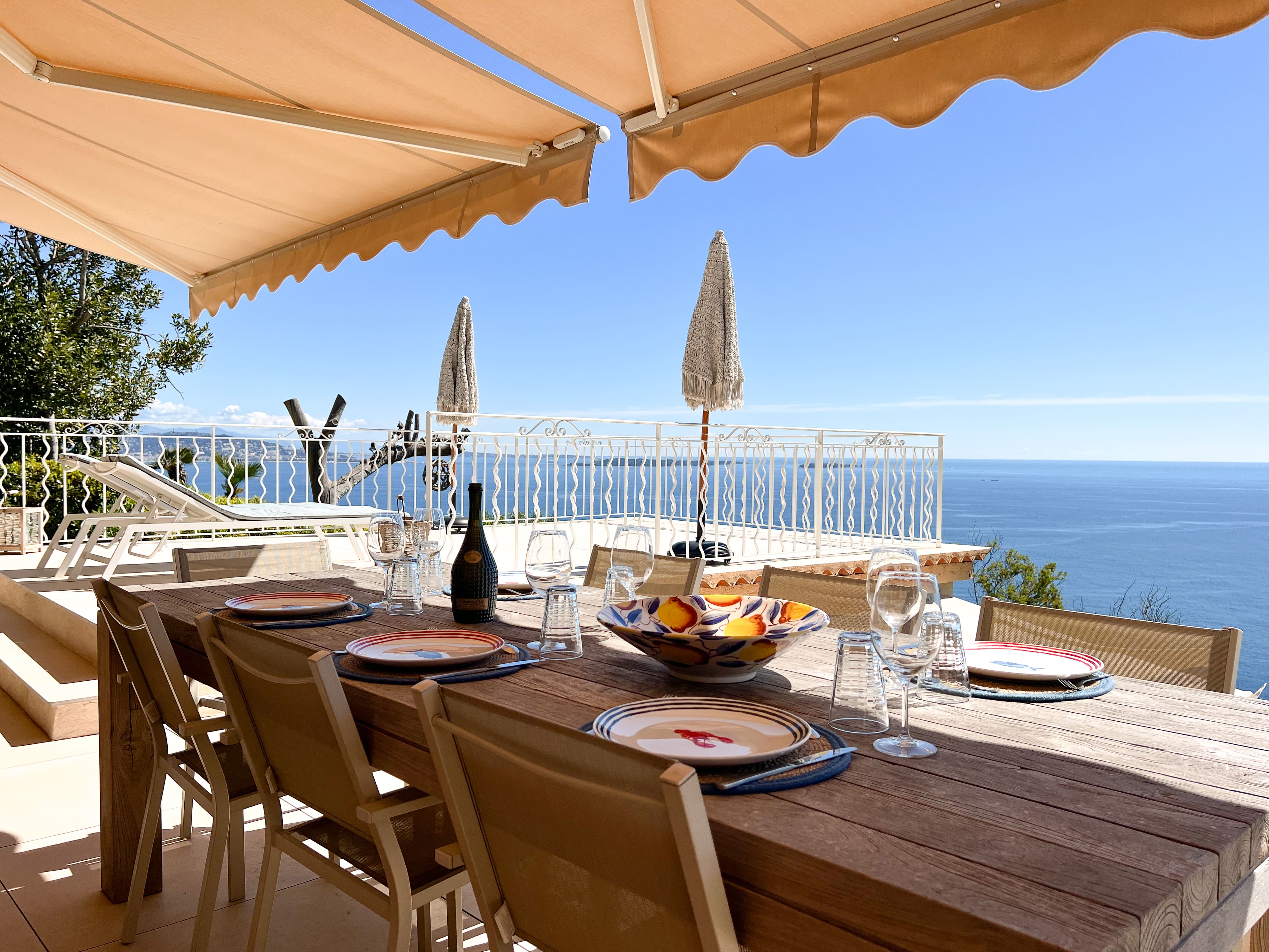 Château Corniche Théoule: Elegant 3-Bedroom Chateau with Hot Tub and Sea Views, French Riviera
