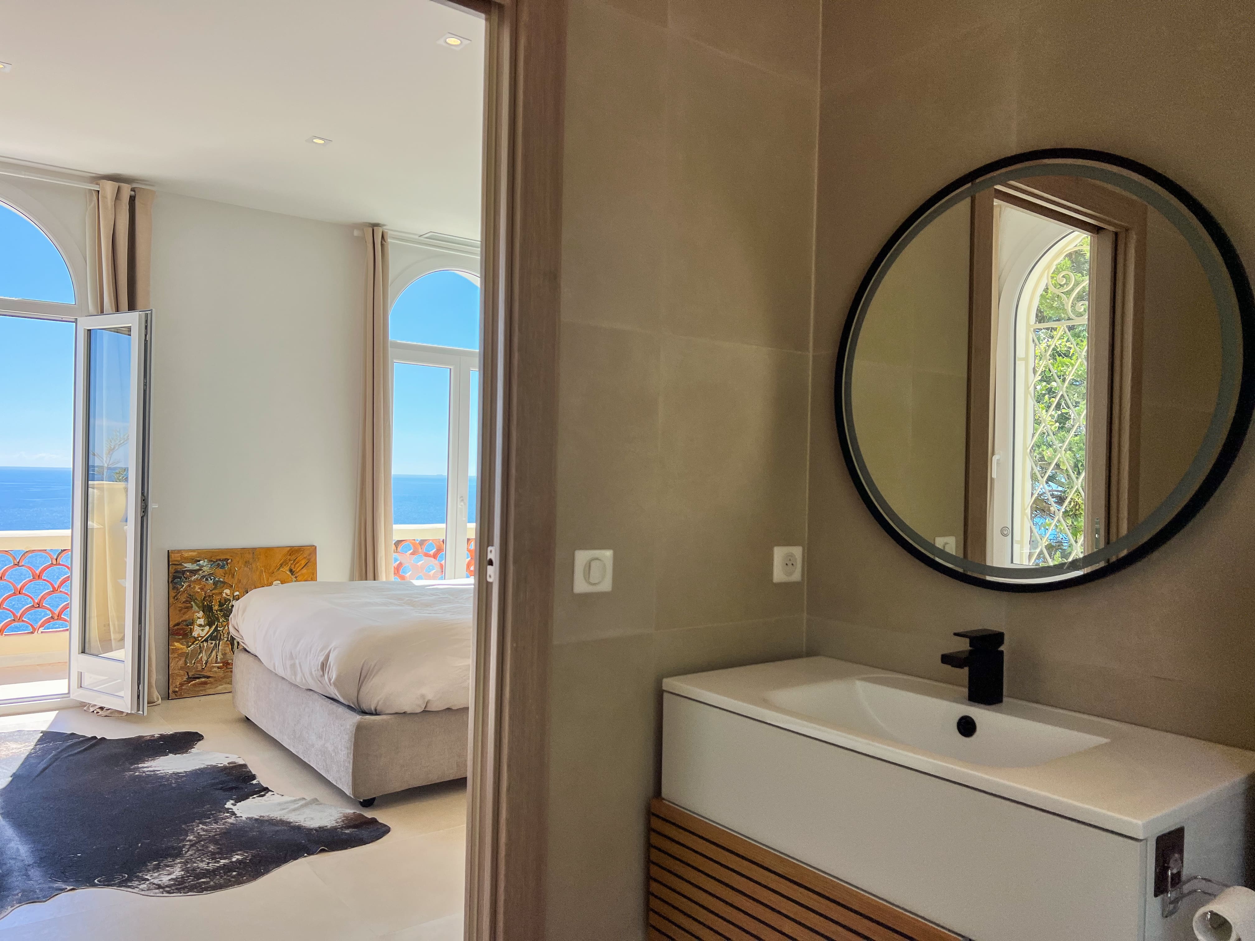 Château Corniche Théoule: Elegant 3-Bedroom Chateau with Hot Tub and Sea Views, French Riviera