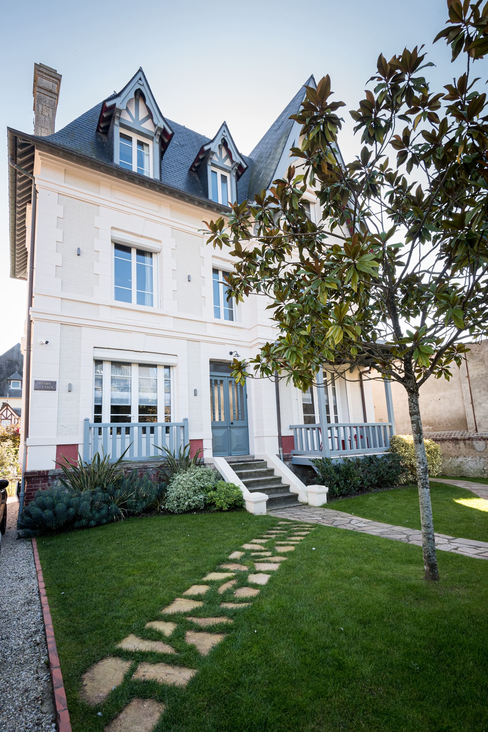 Château Cote Calvados: Luxury 6-Bedroom Villa with Seaview and Garden, Calvados