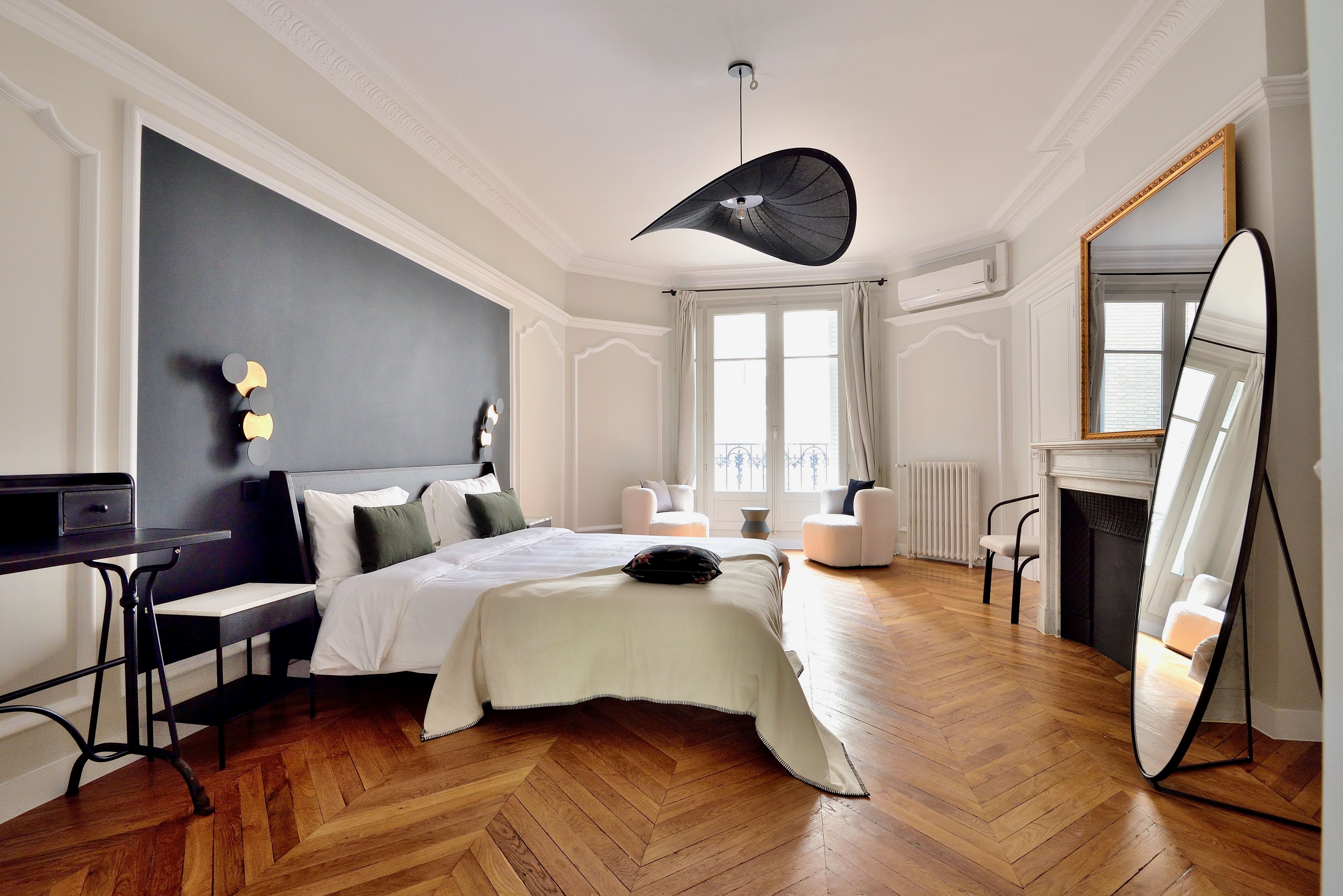 Château Cygne Paris Eiffel Tower: Luxury 4-Bedroom Apartment with Eiffel Tower Views, Paris