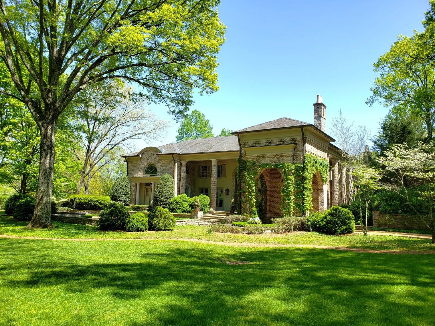 Château de Belle Meade: Stunning 6-Bedroom Apartment with Swimming Pool in Belle Meade