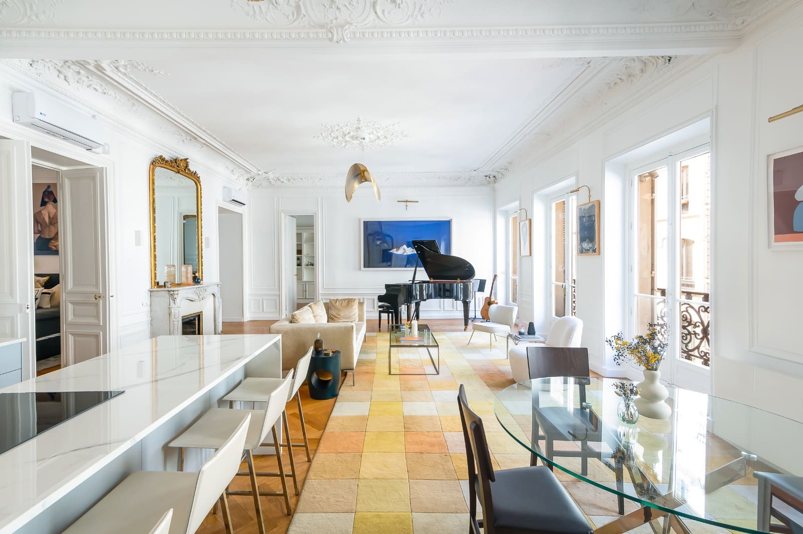 Château Delavigne Paris: Luxury 2-Bedroom Apartment with Balcony, Grands Boulevards