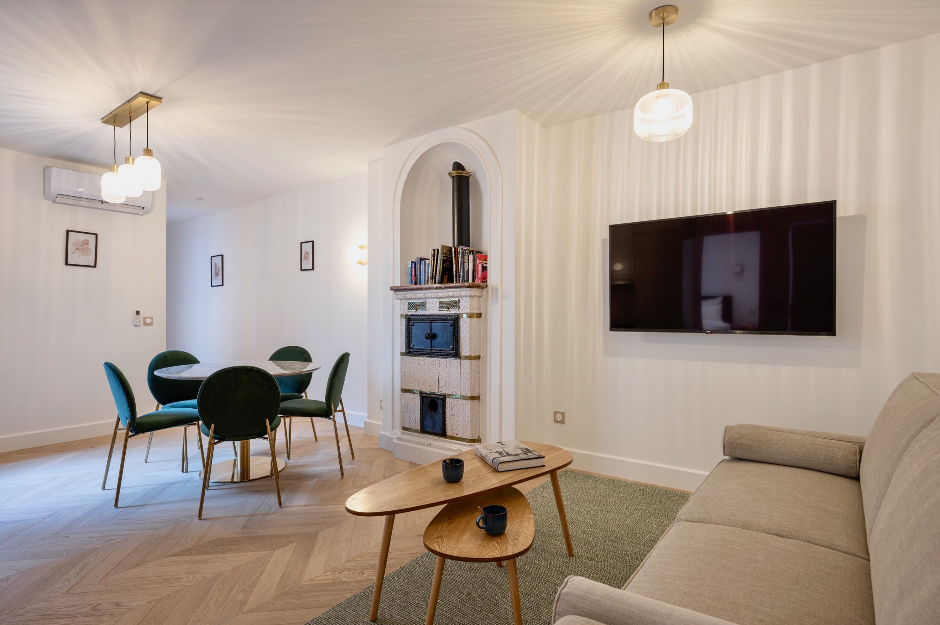 Château Éclair Paris: Elegant 2-Bedroom Apartment with Gym Access, Opéra – Madeleine, Paris