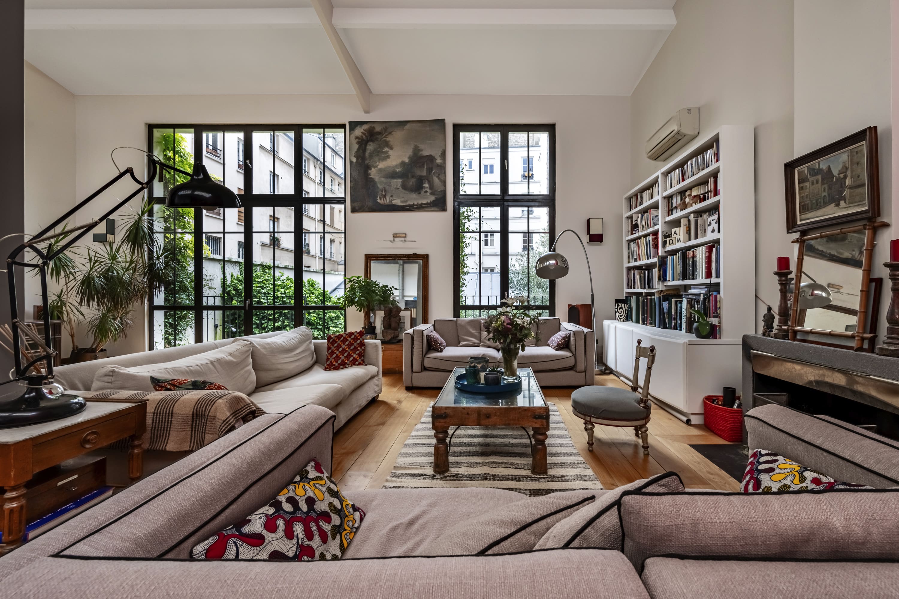 Château Églantine Batignolles: Luxurious 5-Bedroom Apartment with Pool in Batignolles, Paris