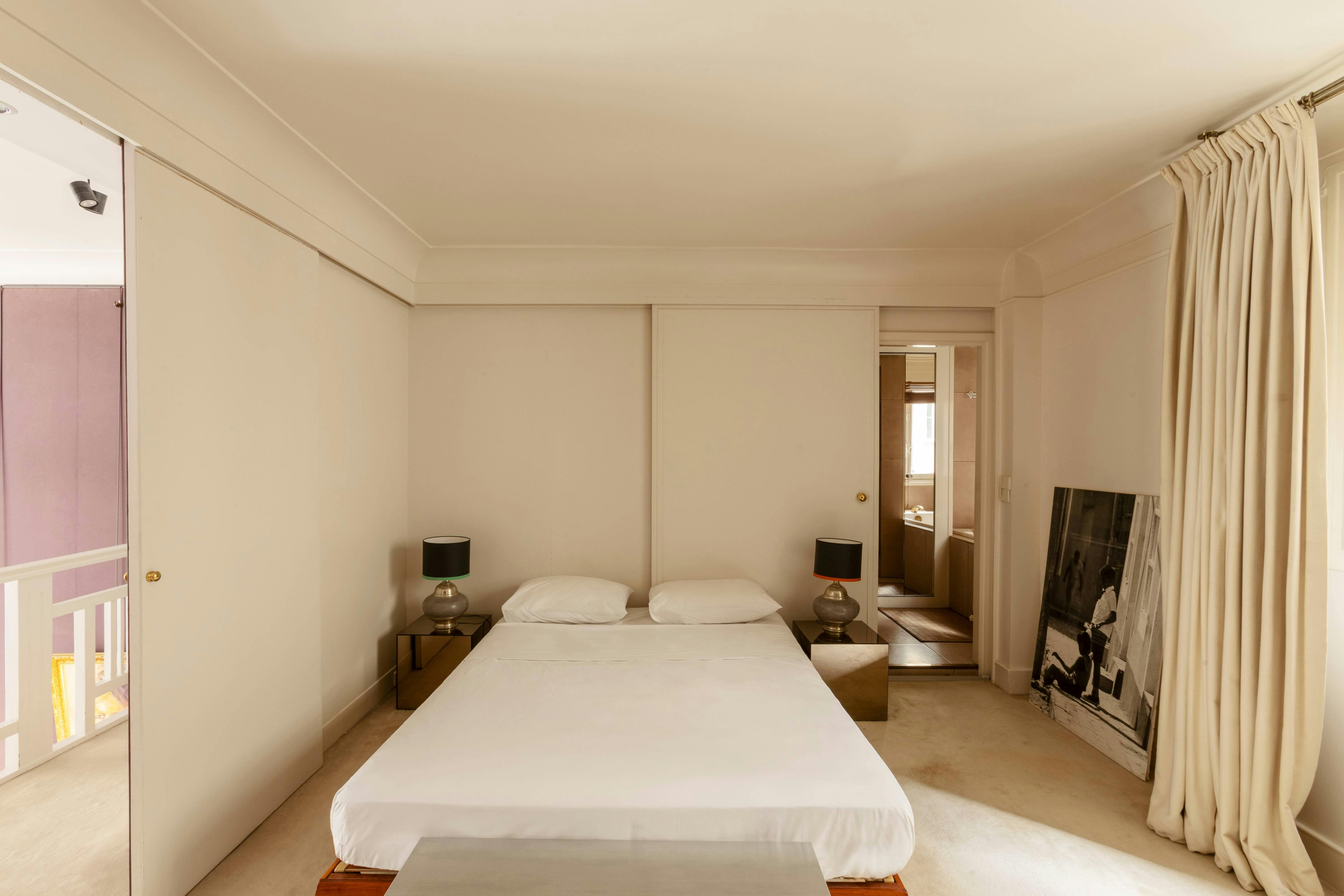 Château Élysée Paris Arc de Triomphe – Champs-Élysées 3: Elegant 2-Bedroom Townhouse with Unique Vintage Style, Arc de Triomphe – Champs-Élysées