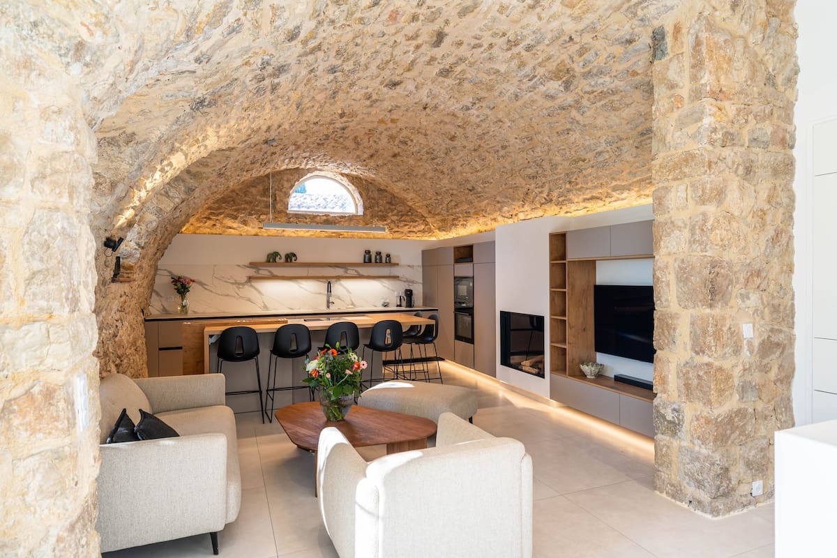 Château Érable Cabris: Charming 3-Bedroom Villa with Stunning Views, Côte d’Azur