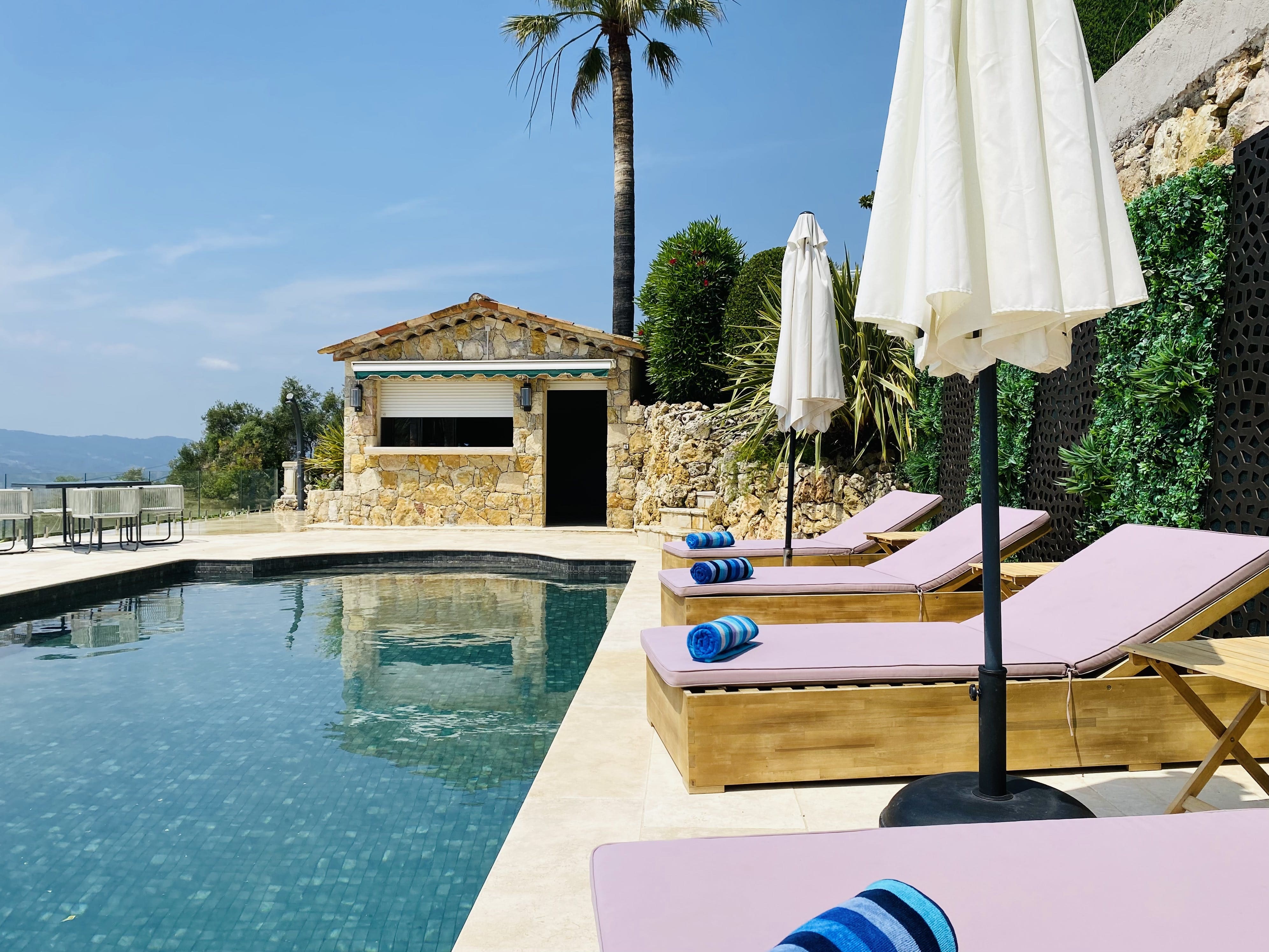 Château Esterel Cannes Cannes 17: Luxury 4-Bedroom Apartment with Pool and Sea View, Cannes