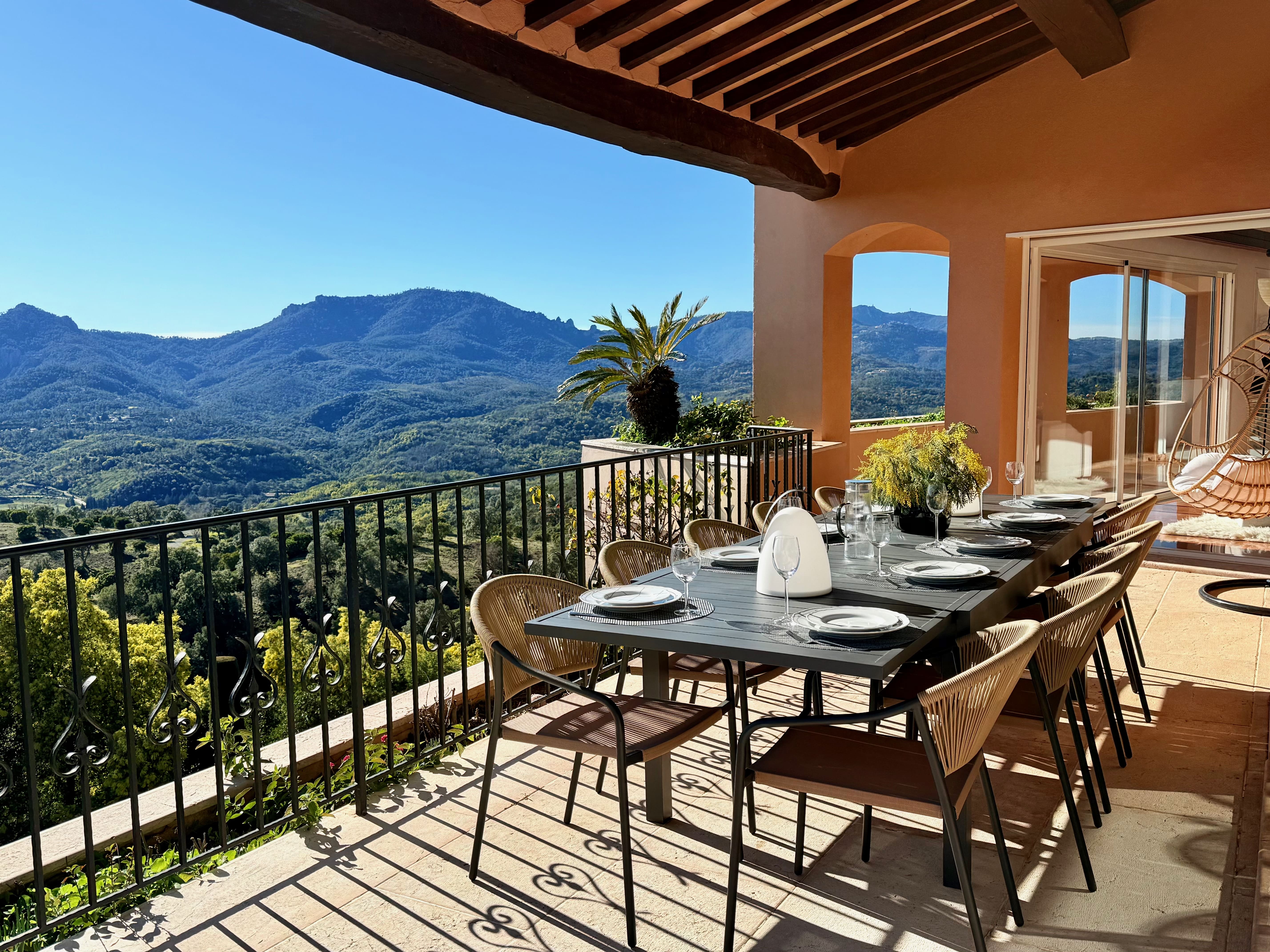 Château Esterel Cannes Cannes 2: Luxury 4-Bedroom Villa with Pool and Seaview, Cannes