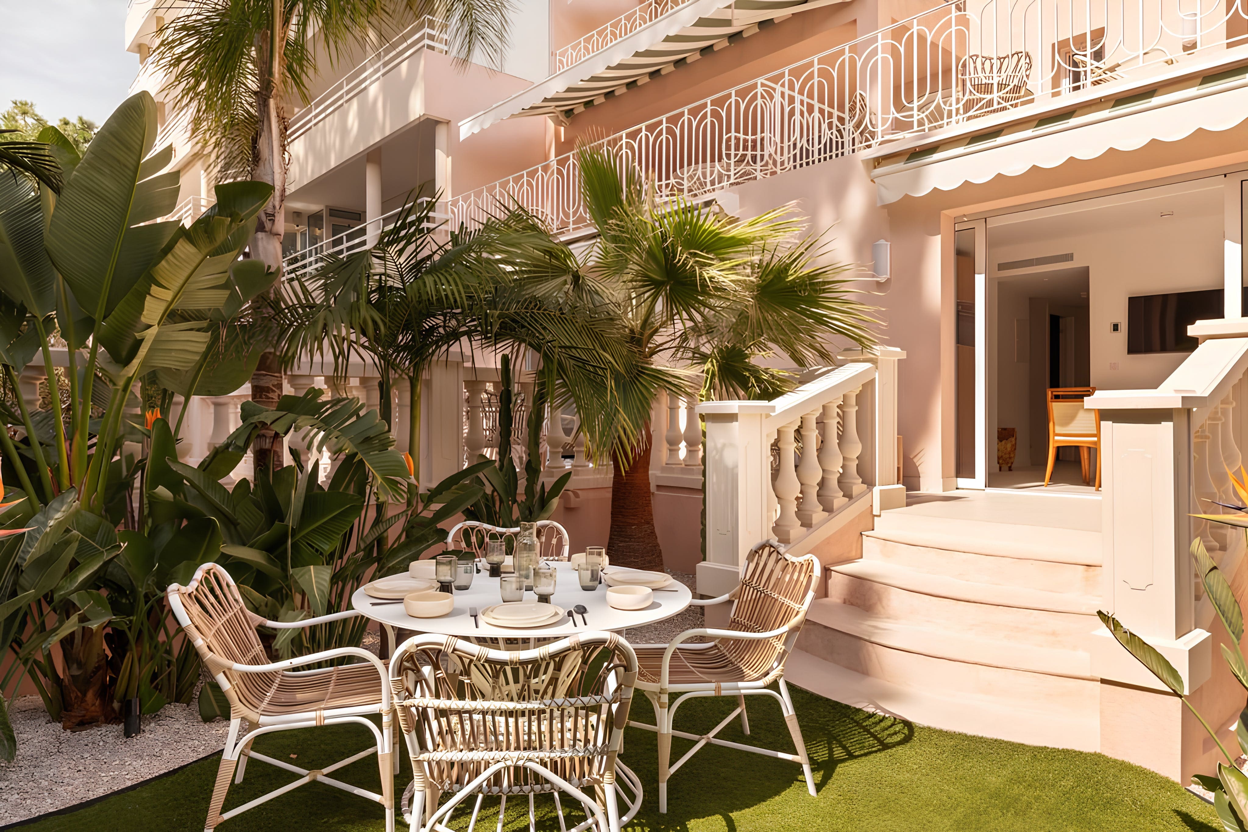 Château Esterel Cannes Cannes 25: Stylish 2-Bedroom Apartment with Seaview and Pool, Cannes