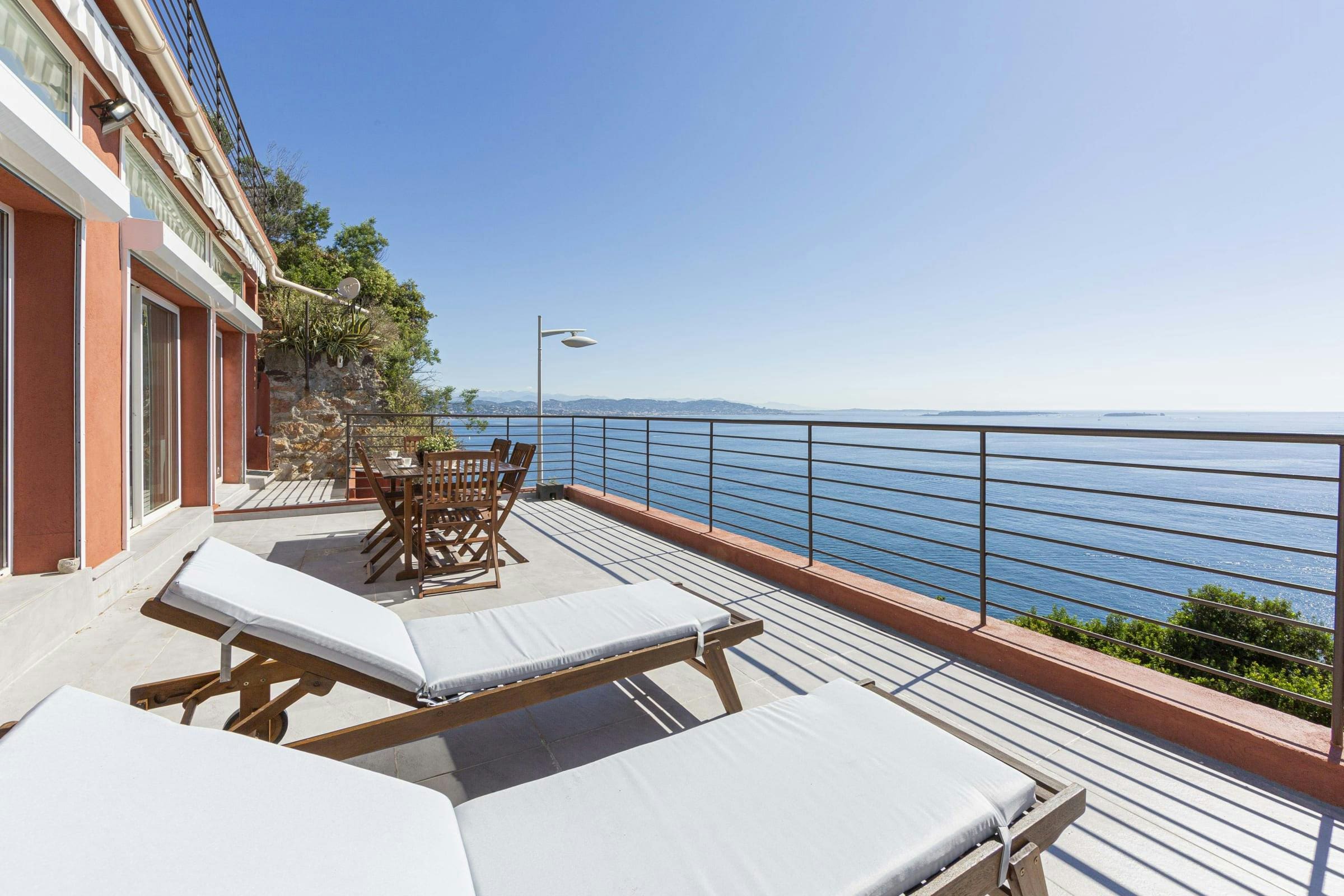 Château Estérel Cannes Cannes: Luxury 4-Bedroom House with Seaview and Pool, Cannes