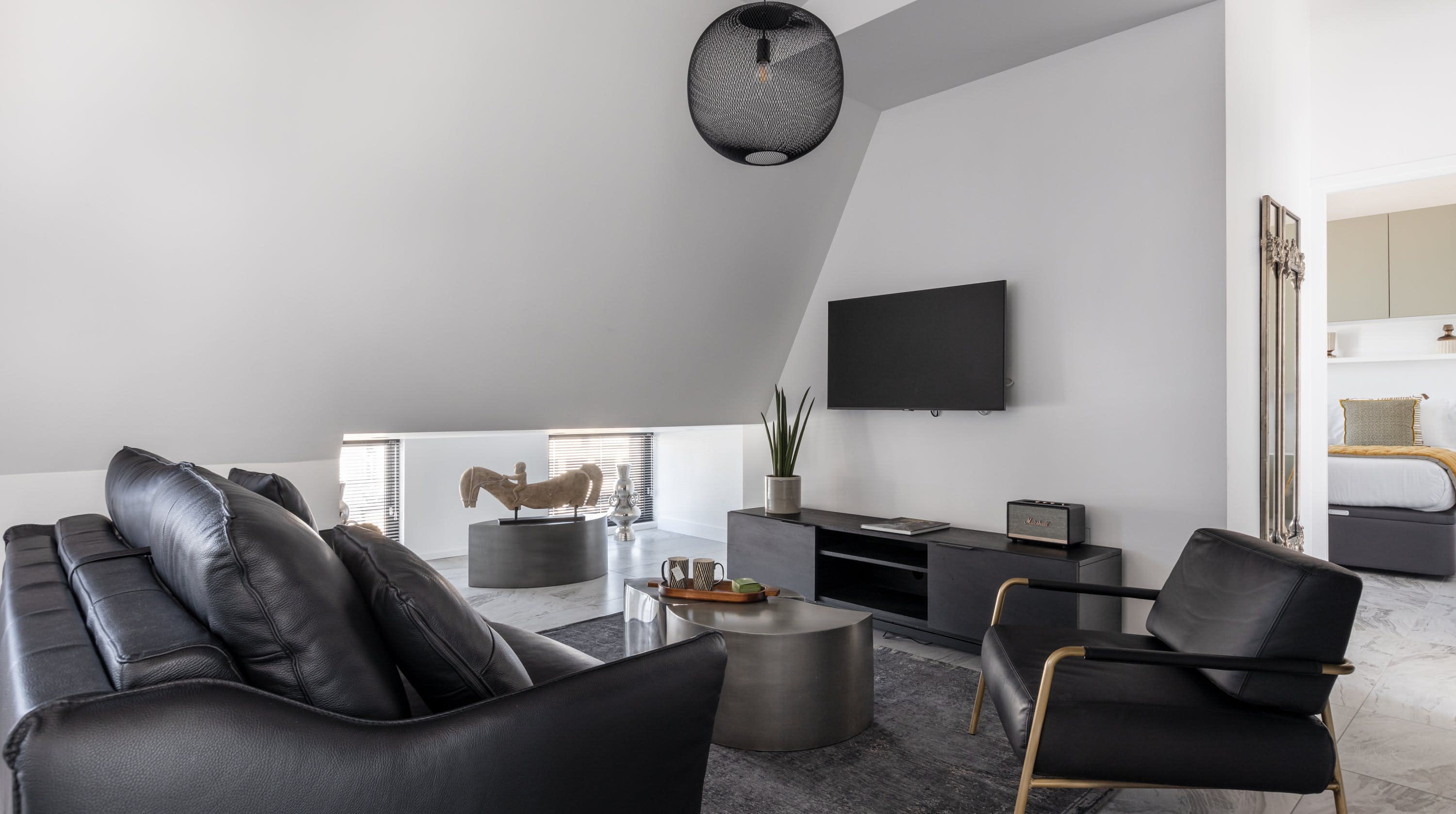 Château Étoile Paris Arc de Triomphe – Champs-Élysées 8: Sophisticated 3-Bedroom Apartment with City Views, Arc de Triomphe