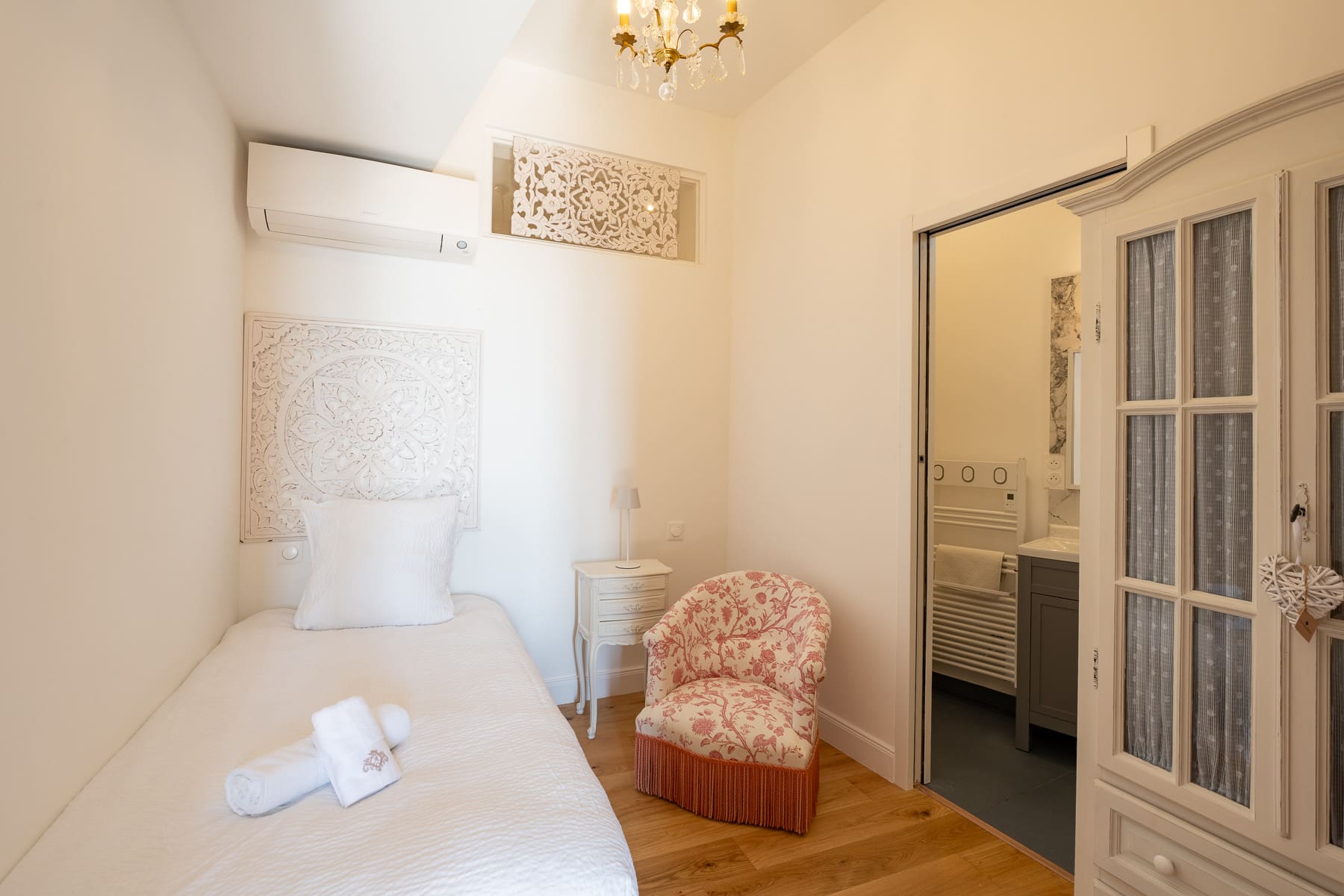 Château Eza Montagne: Luxury 3-Bedroom Villa with Sea Views and Air Conditioning, Eze
