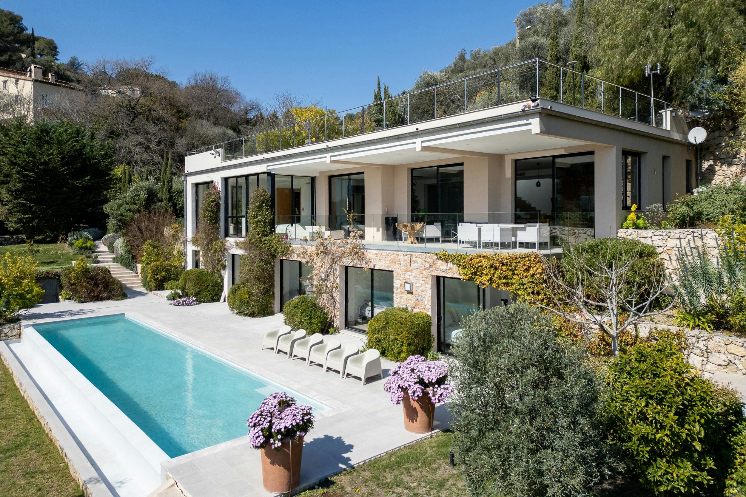 Château Ezaï Eze: Luxury 5-Bedroom Villa with Private Pool and Sea Views, Eze
