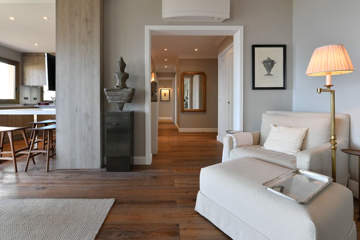 Château Èze Belle: Luxury 2-Bedroom Apartment with Seaview and Pool, Eze